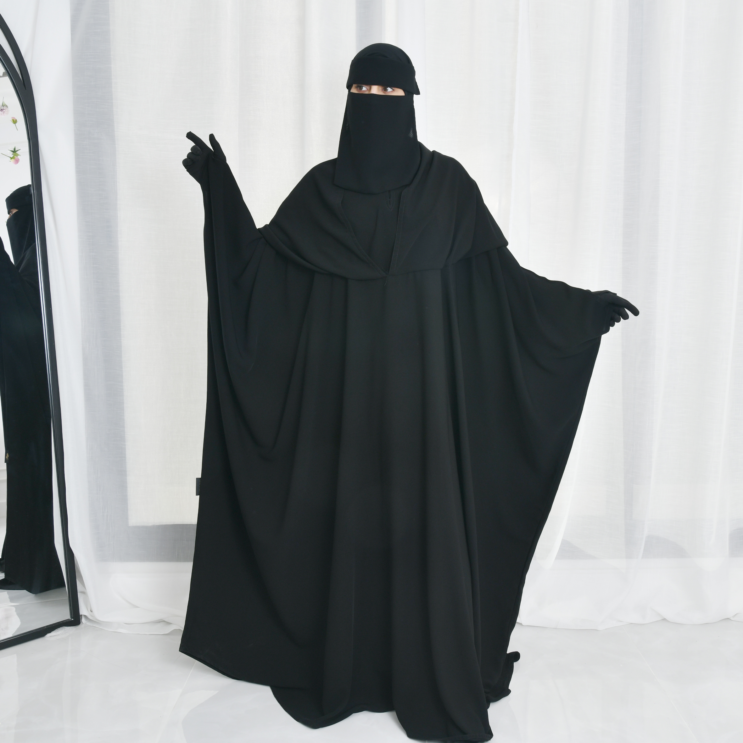  عباية راس موديل سديري طقطق بقصة فراشة واكمام بفتحة اصبع 
