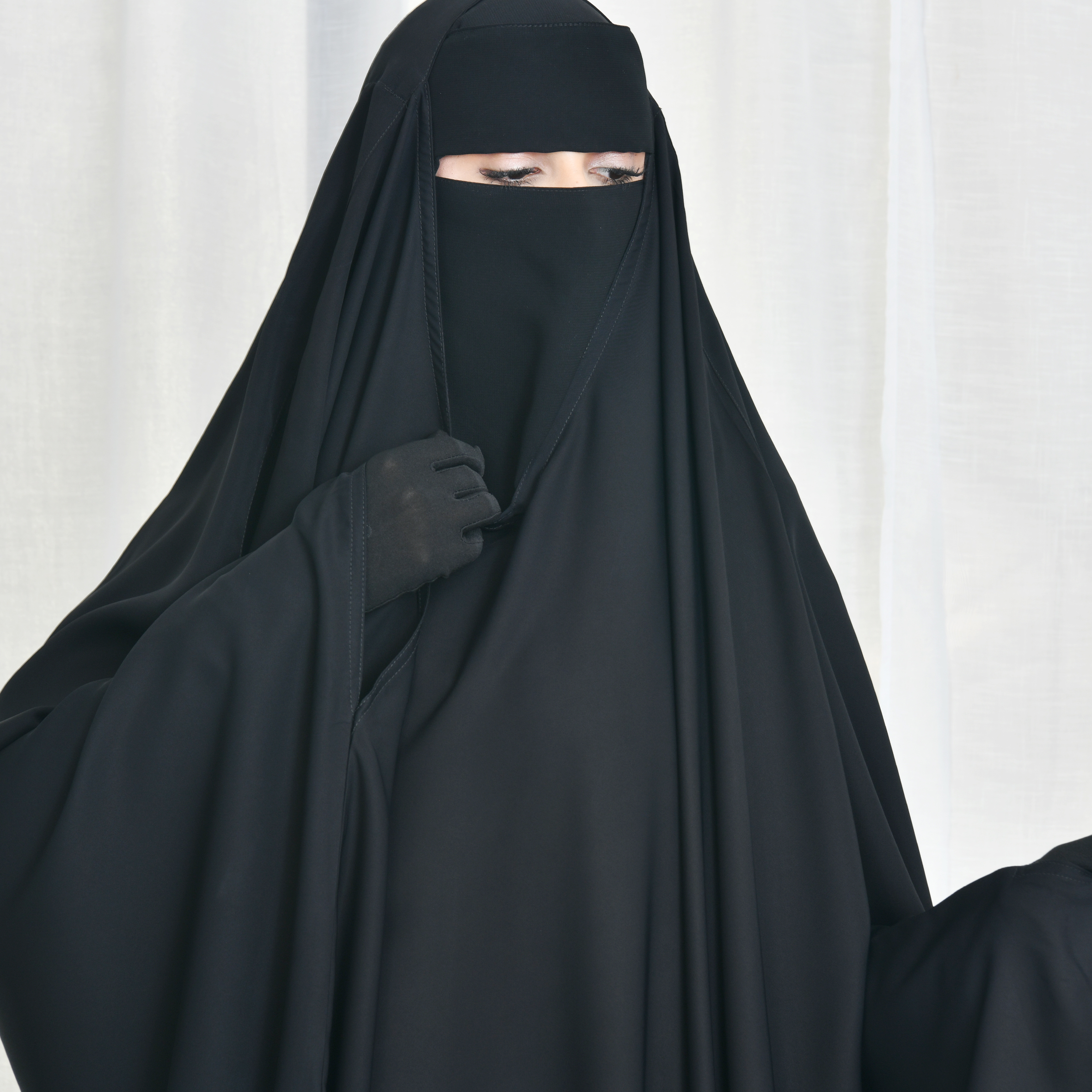  عباية راس مغلقة بقصة فراشة بأكمام بفتحة اصبع 