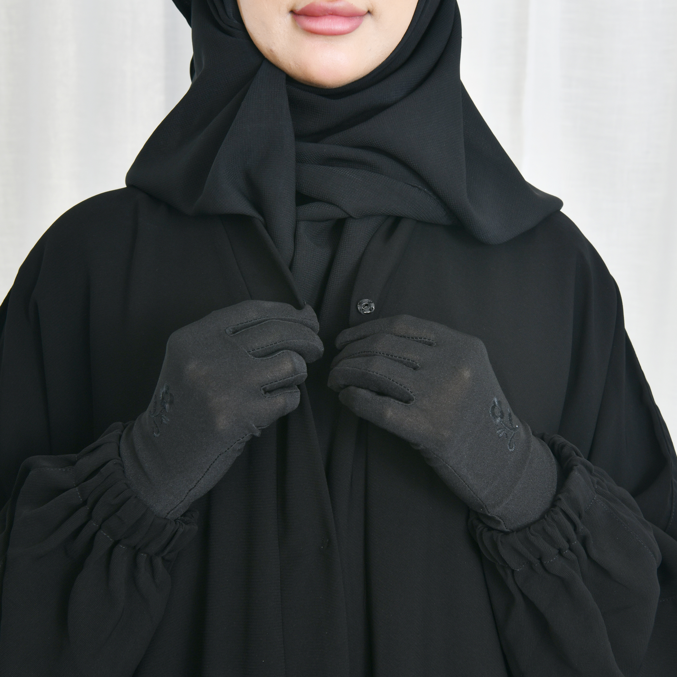  عباية راس سادة مغلقة بطقطق واكمام زم 