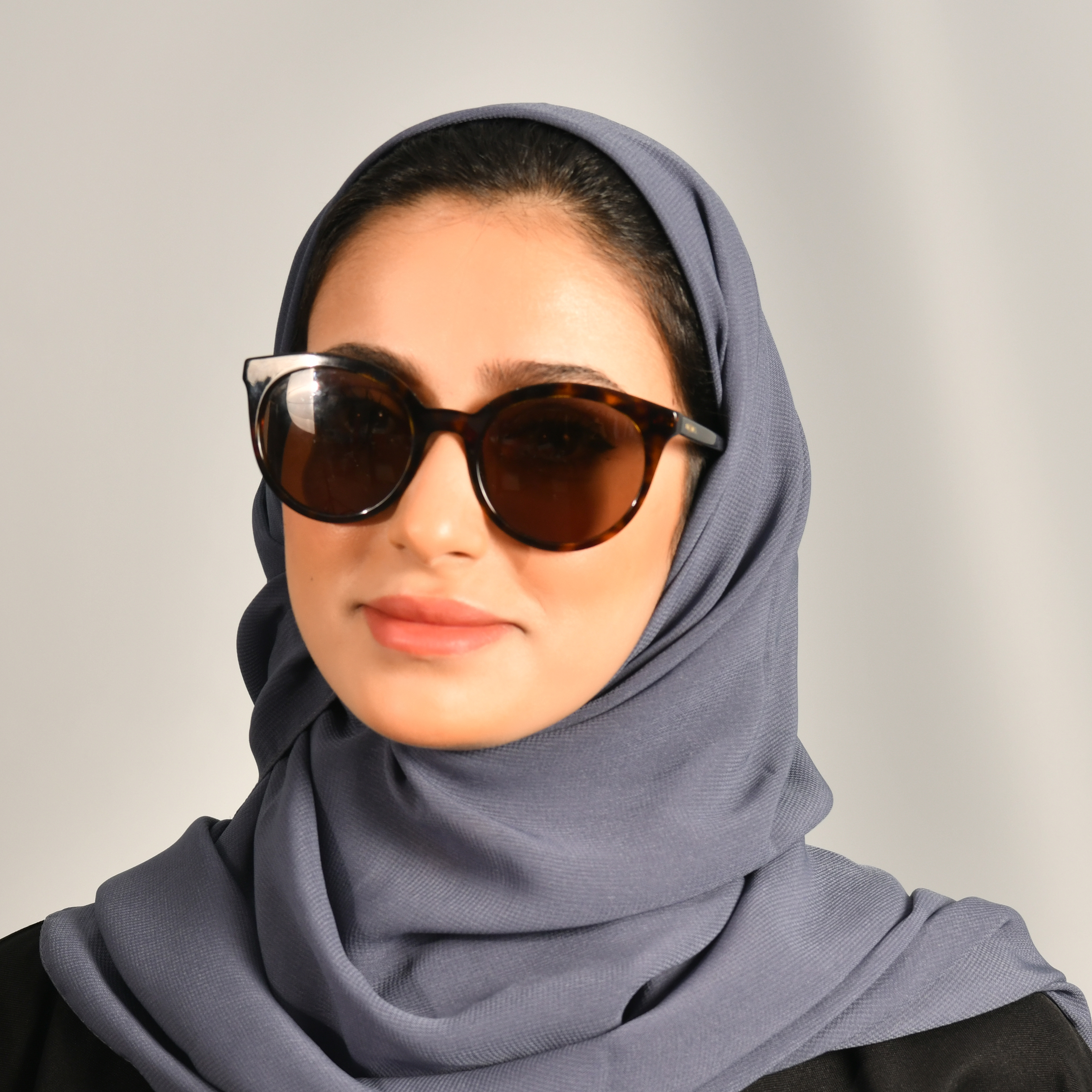  طرحه  حرير بلون رمادي مَزرق 