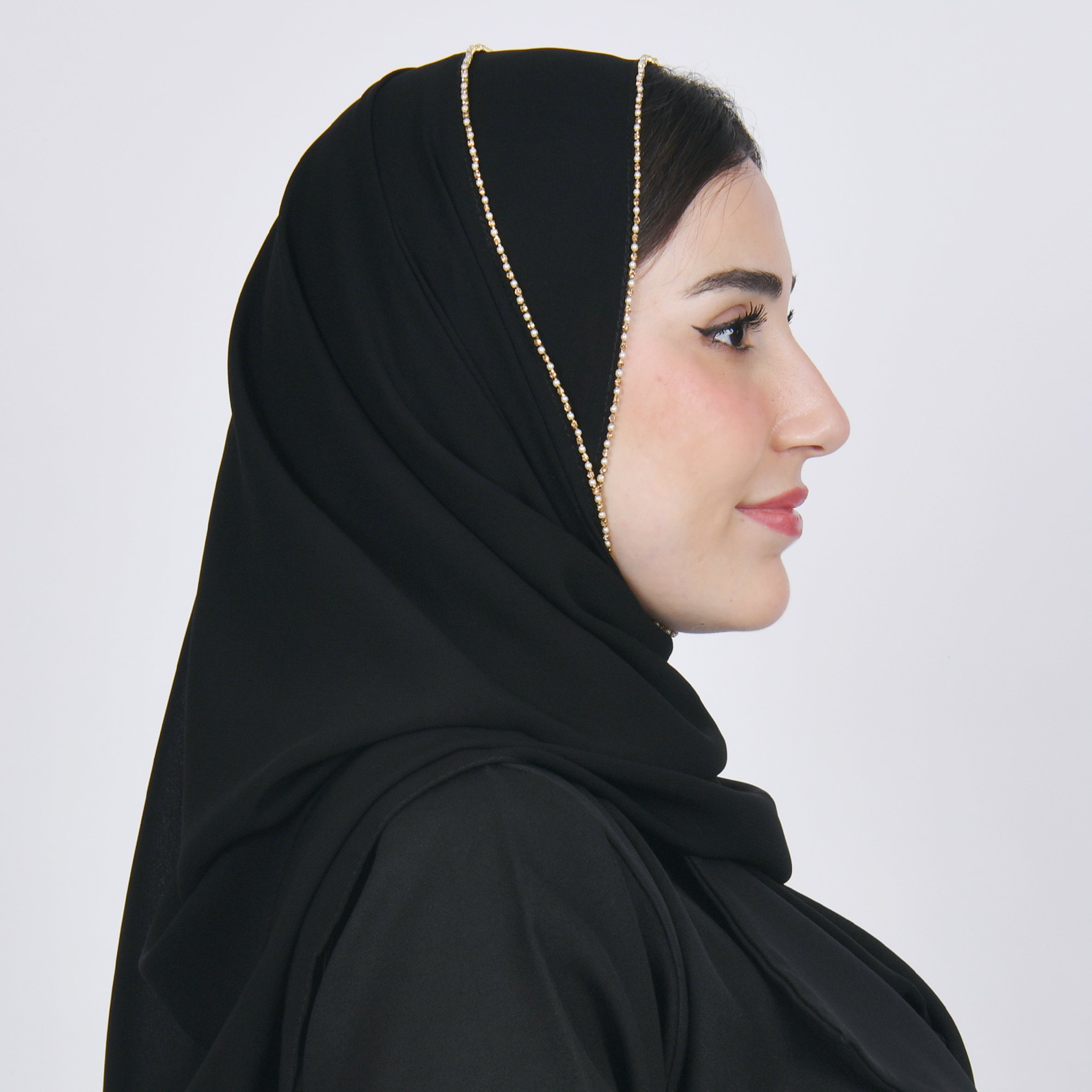  طرحه حرير سوداء بشك ذهبي  دائري صغير 
