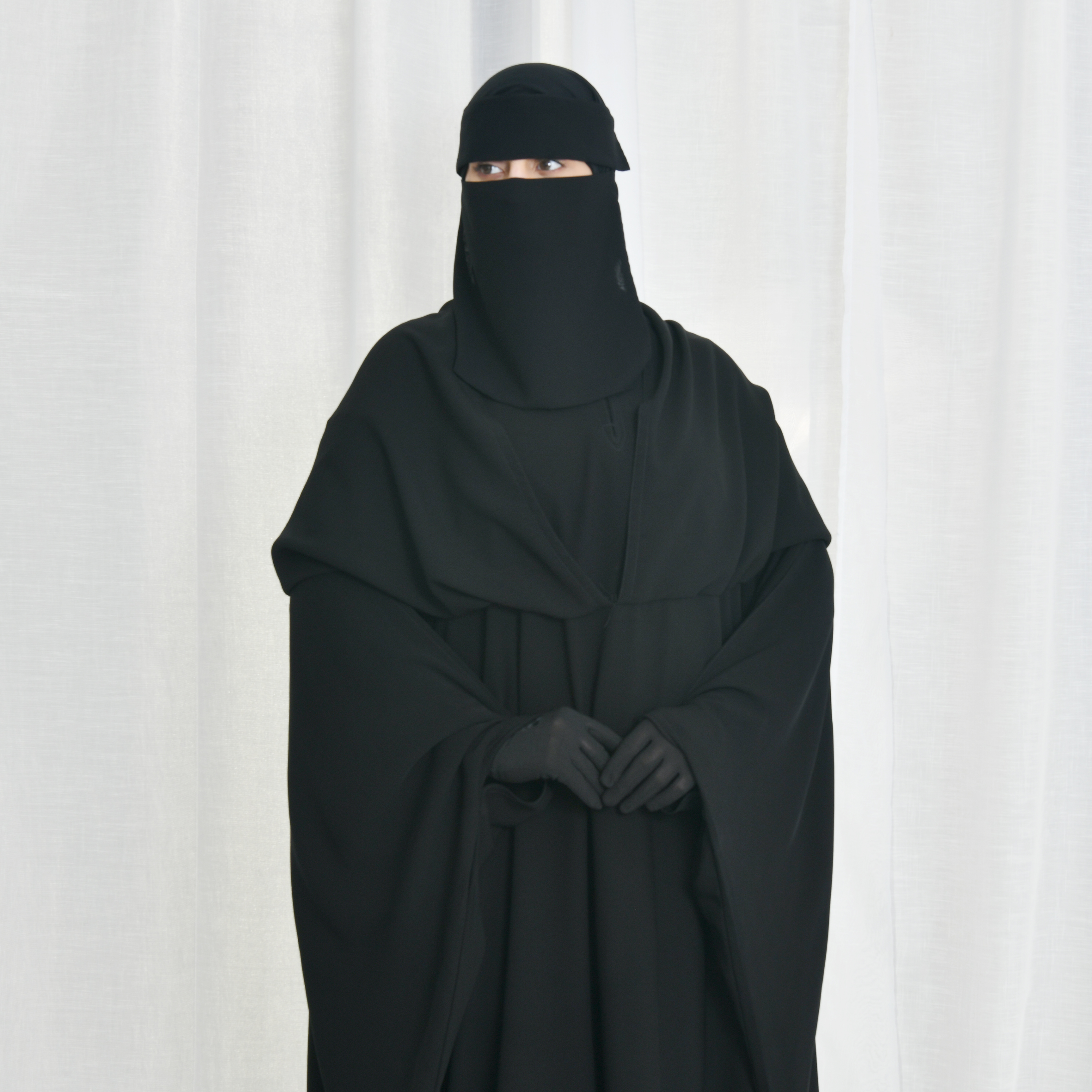  عباية راس موديل سديري طقطق بقصة فراشة واكمام بفتحة اصبع 