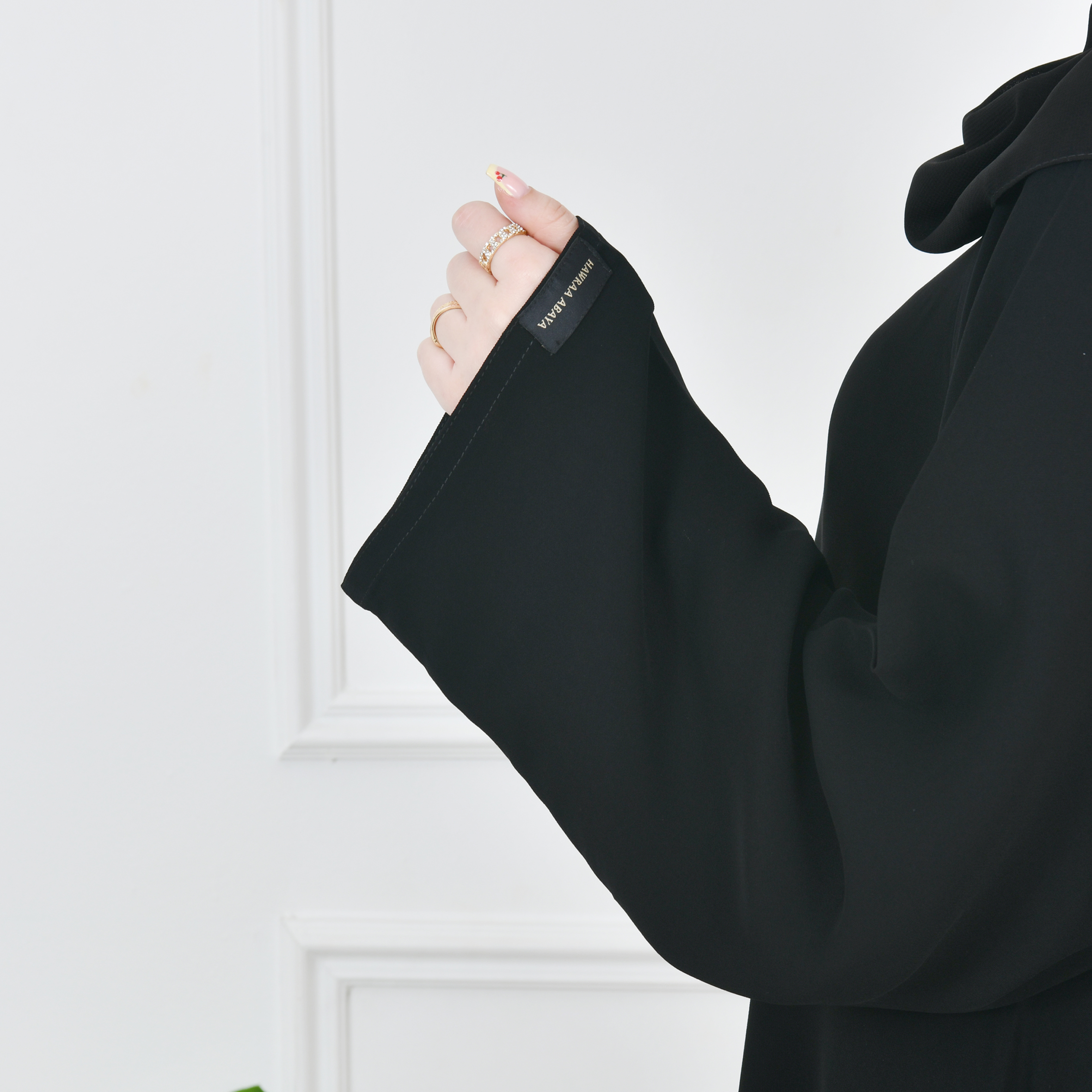  عباية سوداء كلوش مغلقة بطقطق  