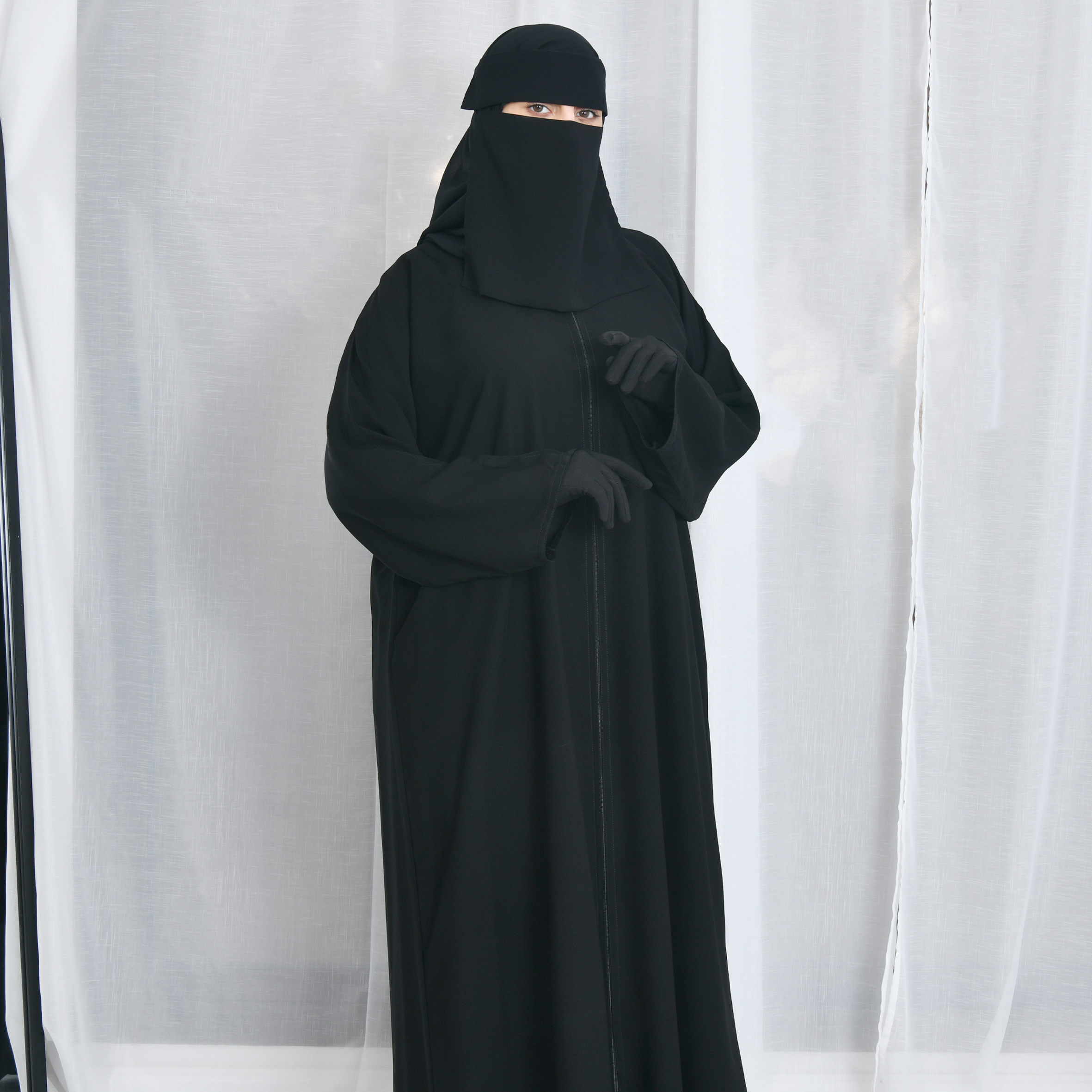 عباية كتف سوداء سادة بسحاب اغلاق 