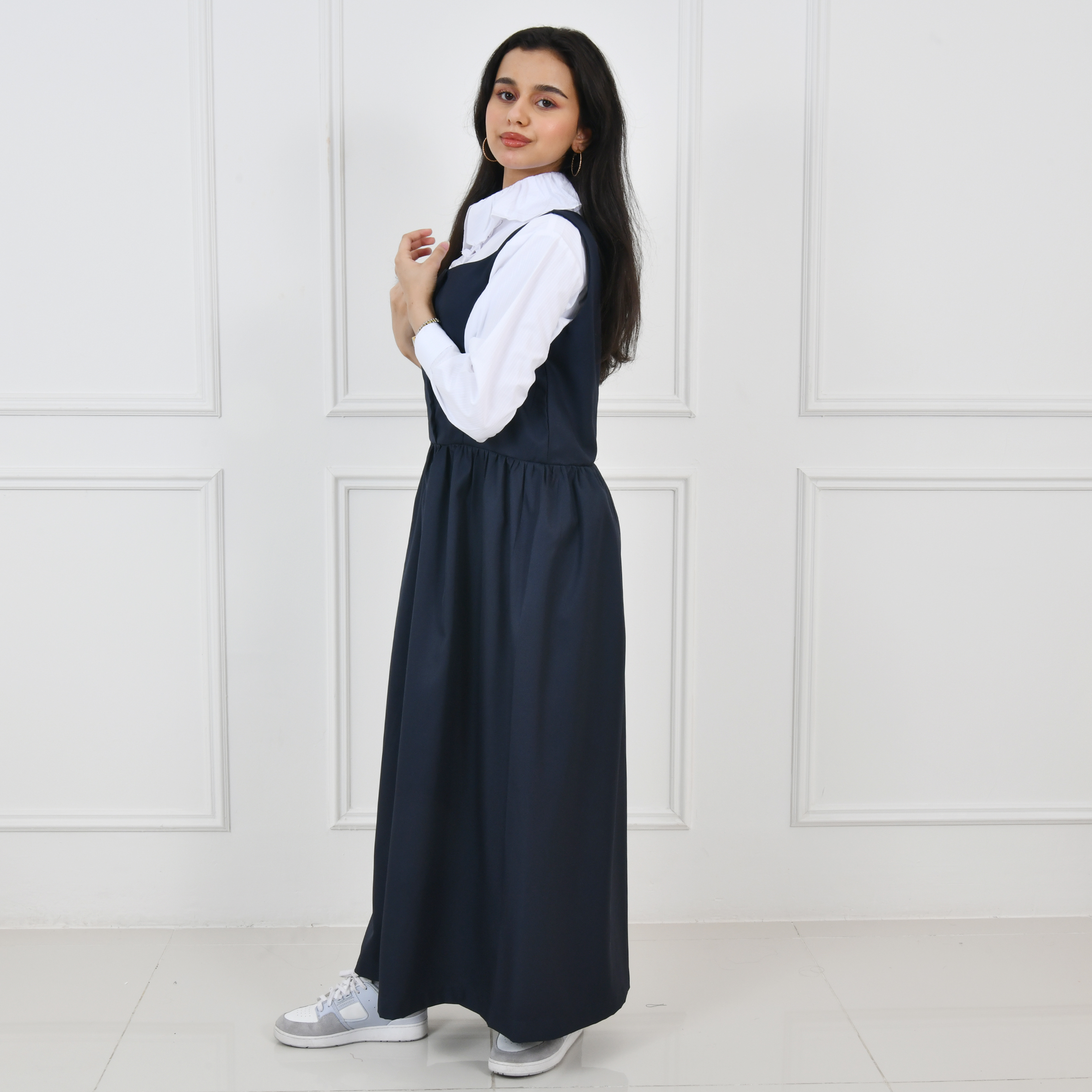  مريول كحلي موديل كلاسيك بجيوب جانبية مخفية  