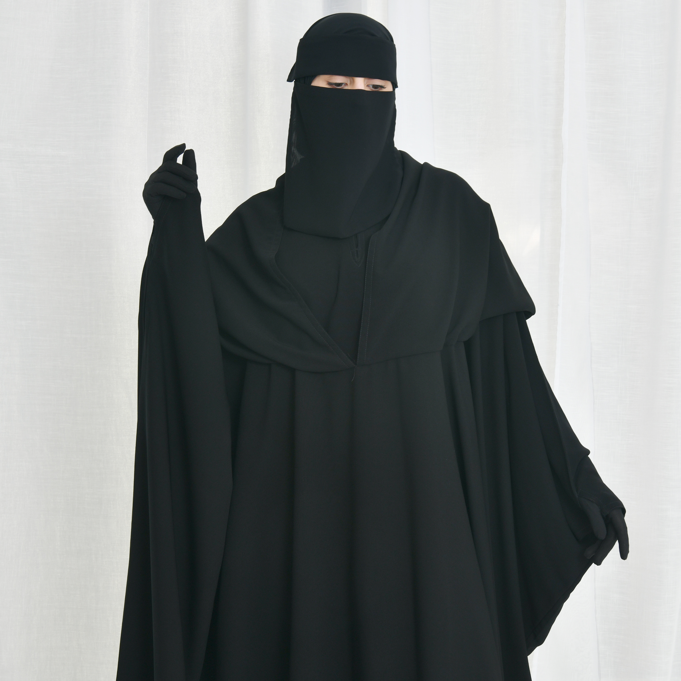  عباية راس موديل سديري طقطق بقصة فراشة واكمام بفتحة اصبع 