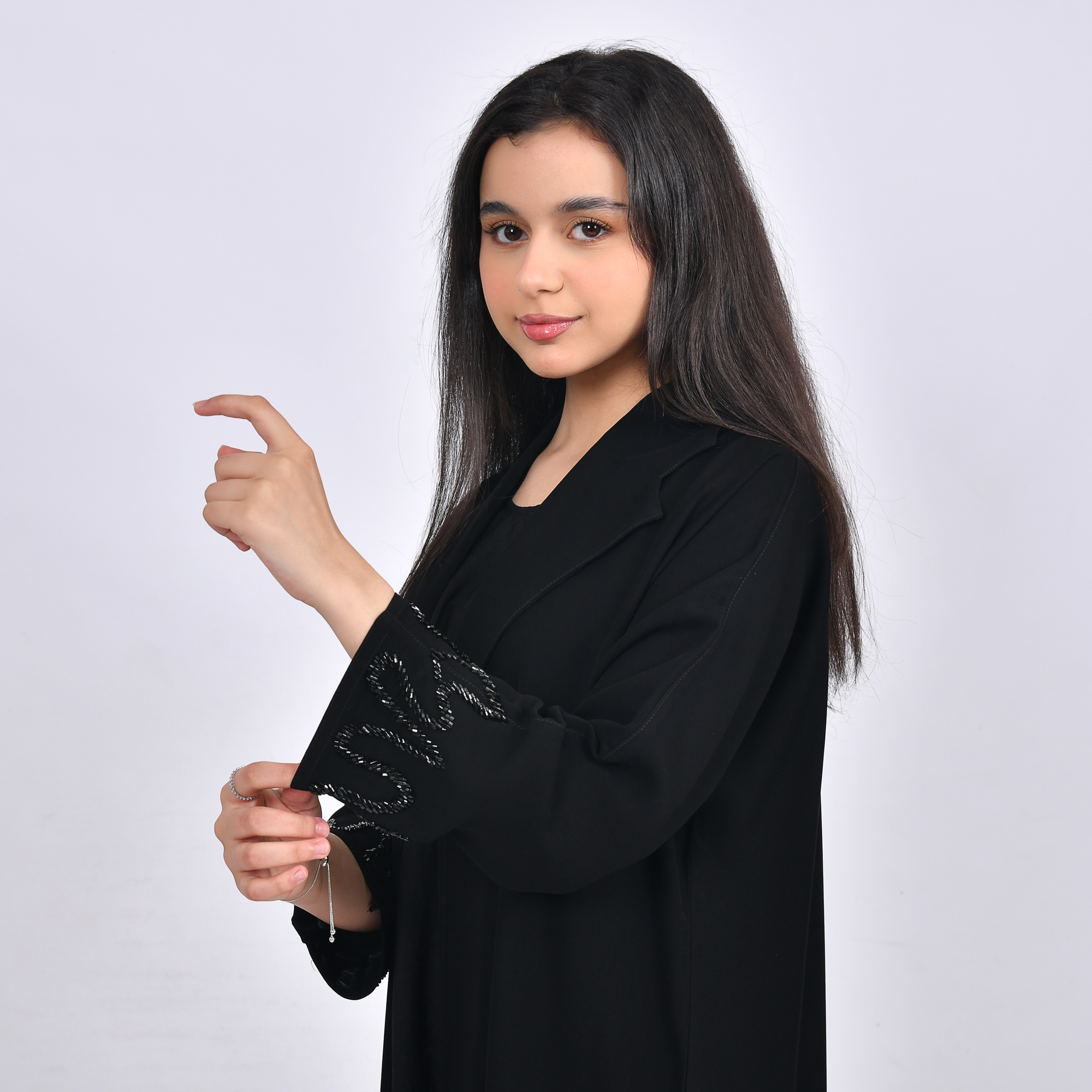  عبايته بناتيه بياقة  رسميه و شك بالأكمام 