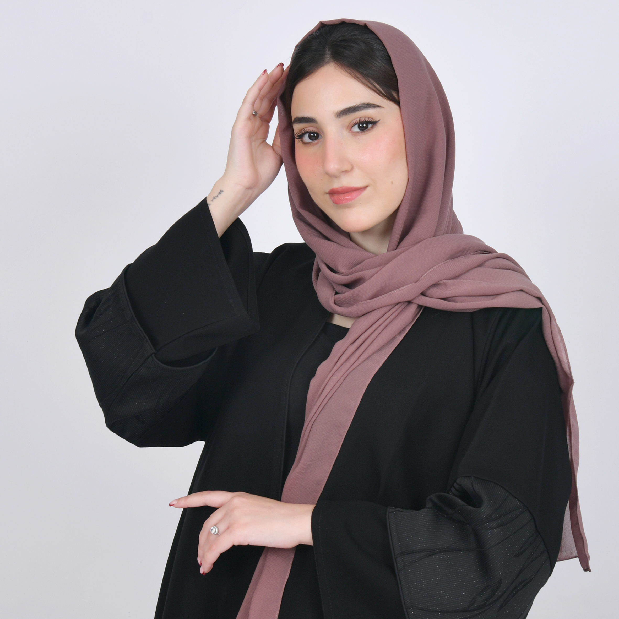  طرحه حرير بلون لحمي  