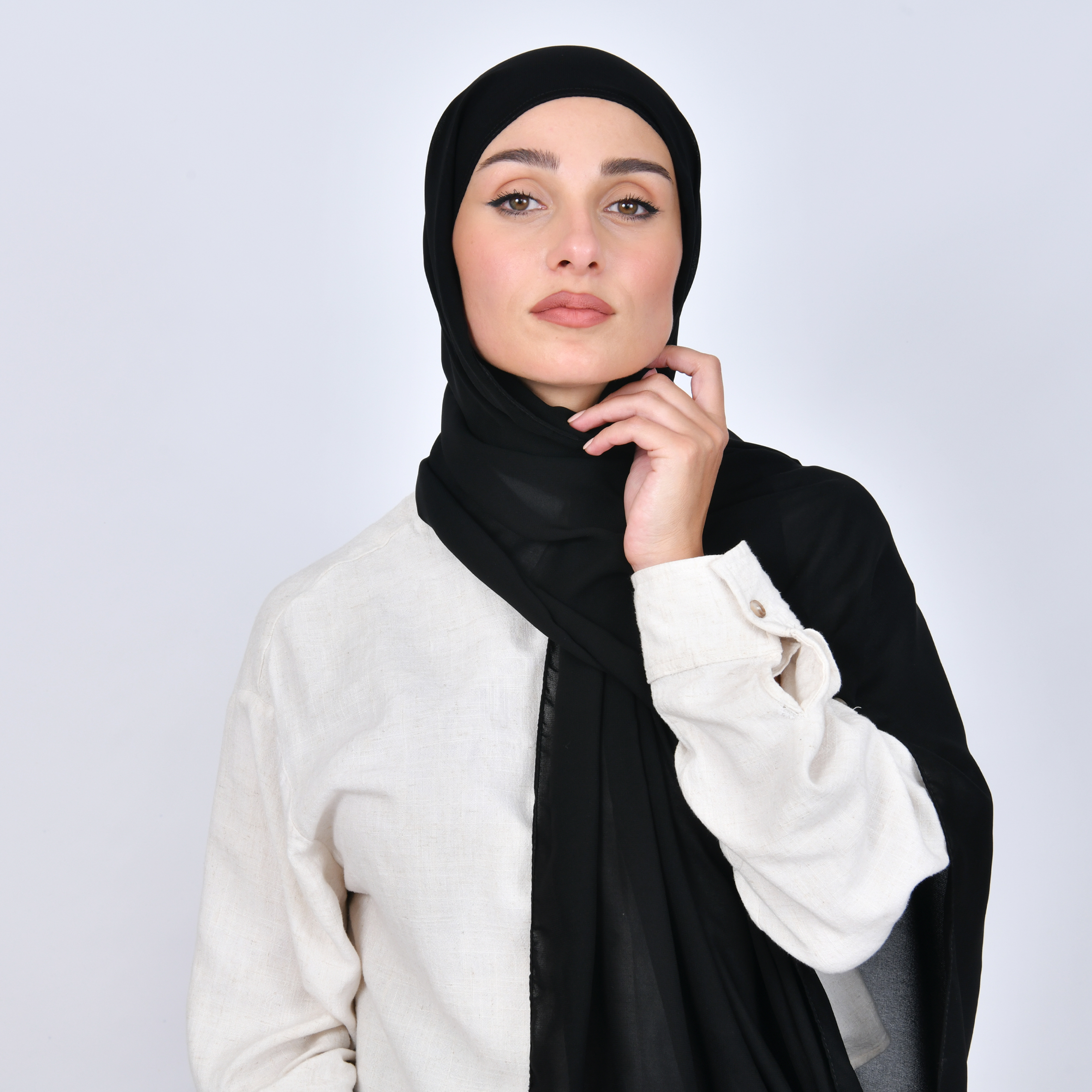  طرحة حرير بقبعة قطنية متصلة - سوداء 