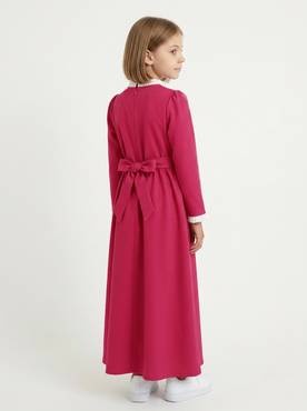  مريول مدرسي كامل بتصميم أنيق مزين بأزرار أمامية وتفاصيل بيضاء راقية 