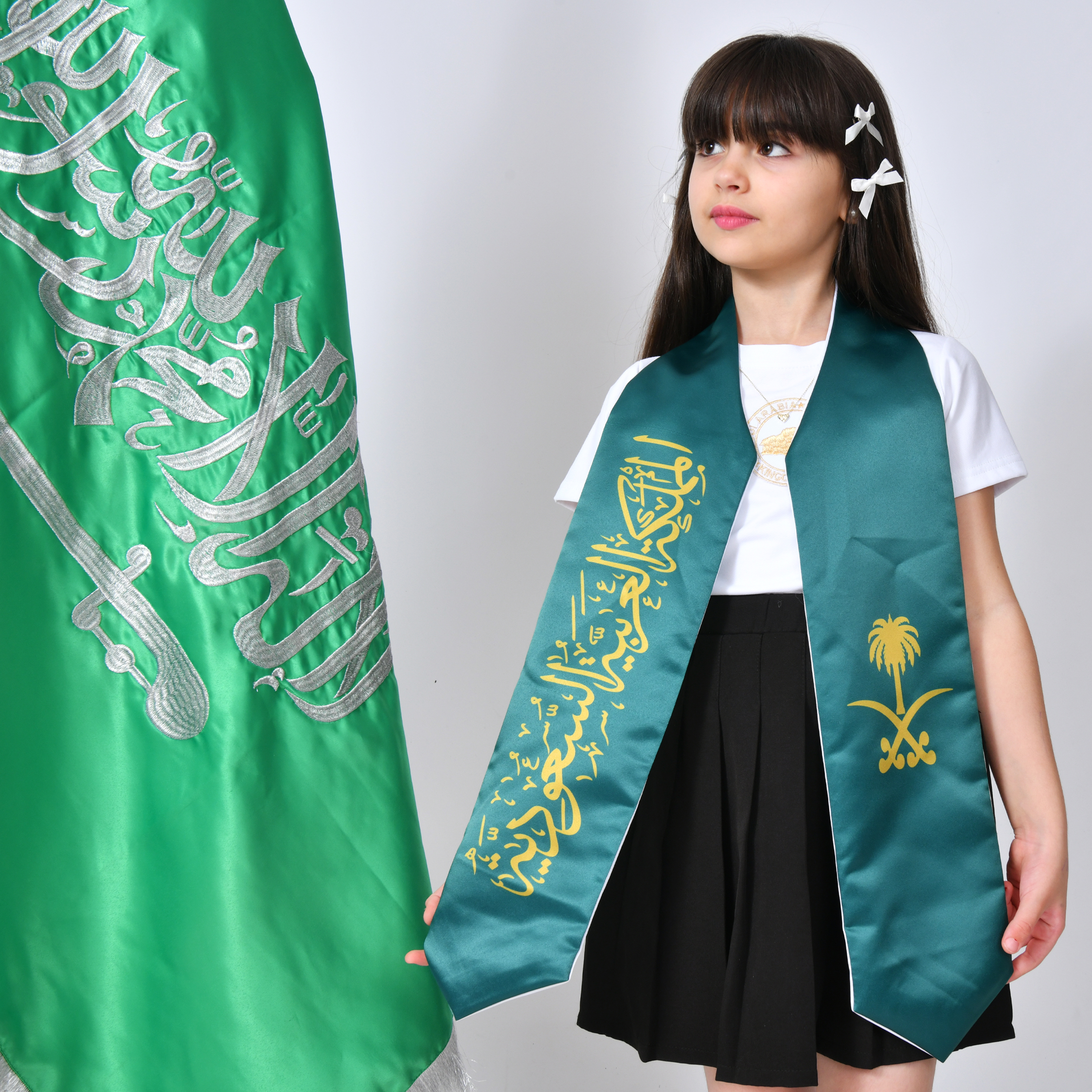  وشاح اليوم الوطني بشعار المملكه ذهبي (للأولاد والبنات) 