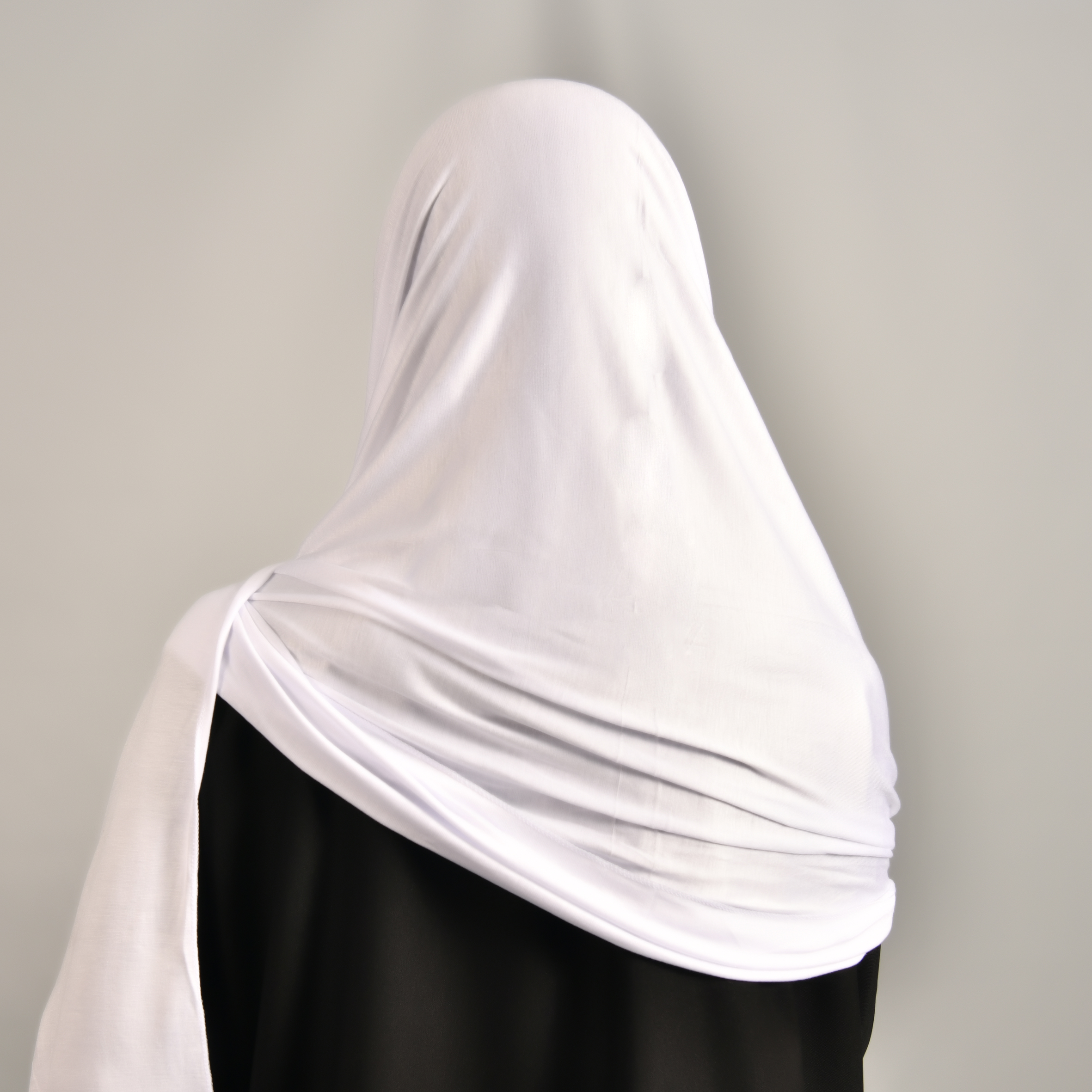  طرحه قطنية بلون أبيض 