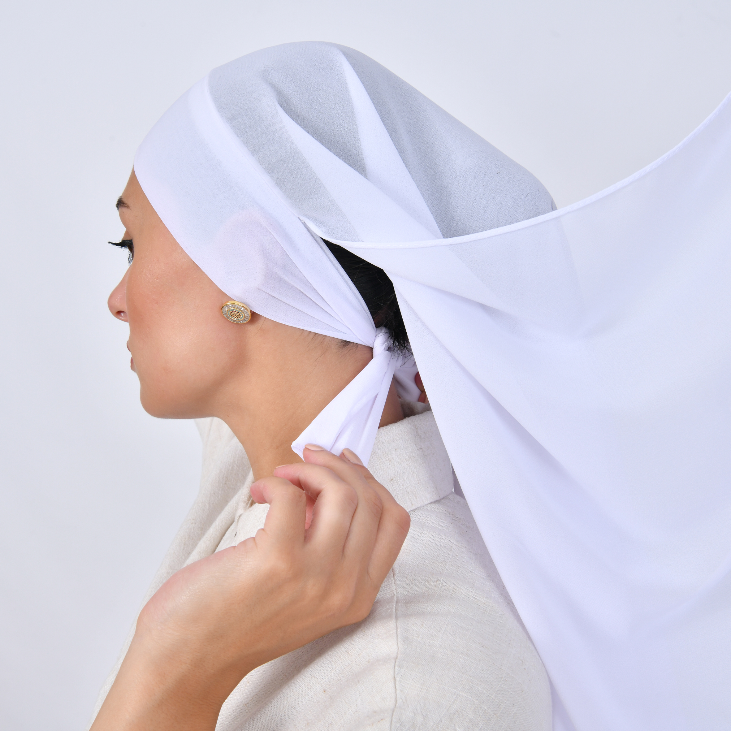  طرحة شيفون بربطة اغلاق - ابيض ناصع 
