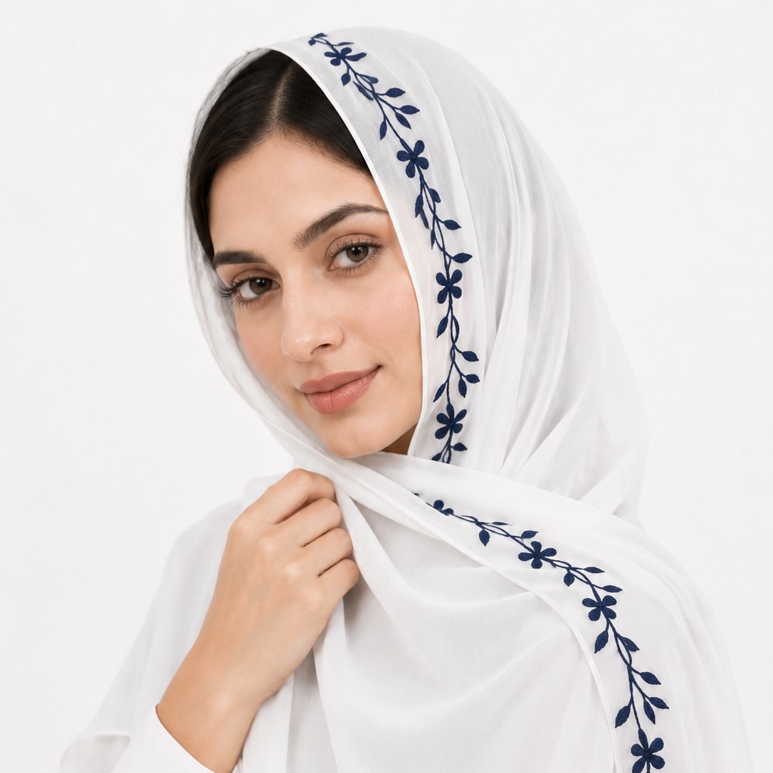  طرحة باللون الابيض مزينة بتطريز كحلي 