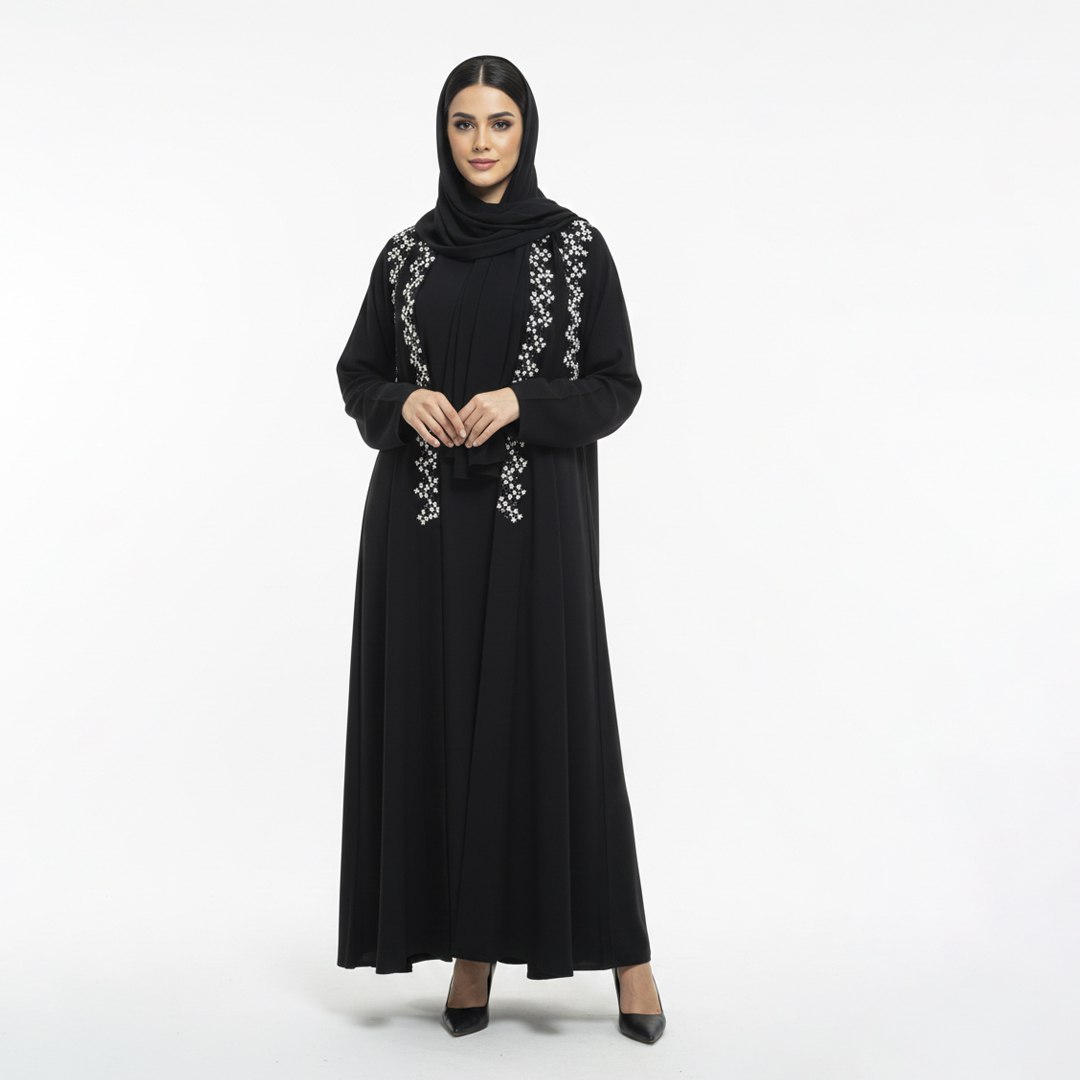  عباية باللون الأسود موديل كلوش بشك وتطريز راق 