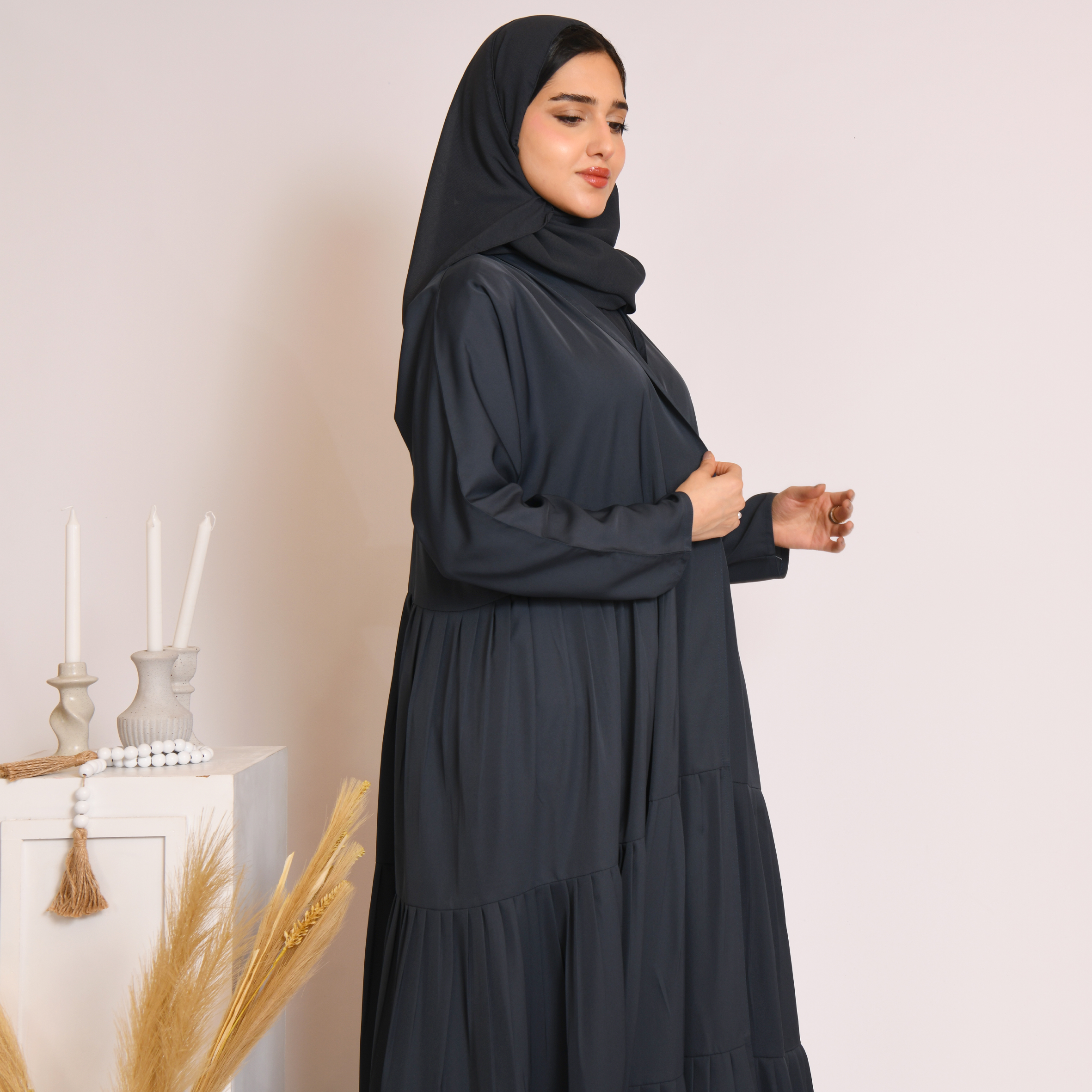  عباية ربع كلوش باللون الكحلي بكسرات 