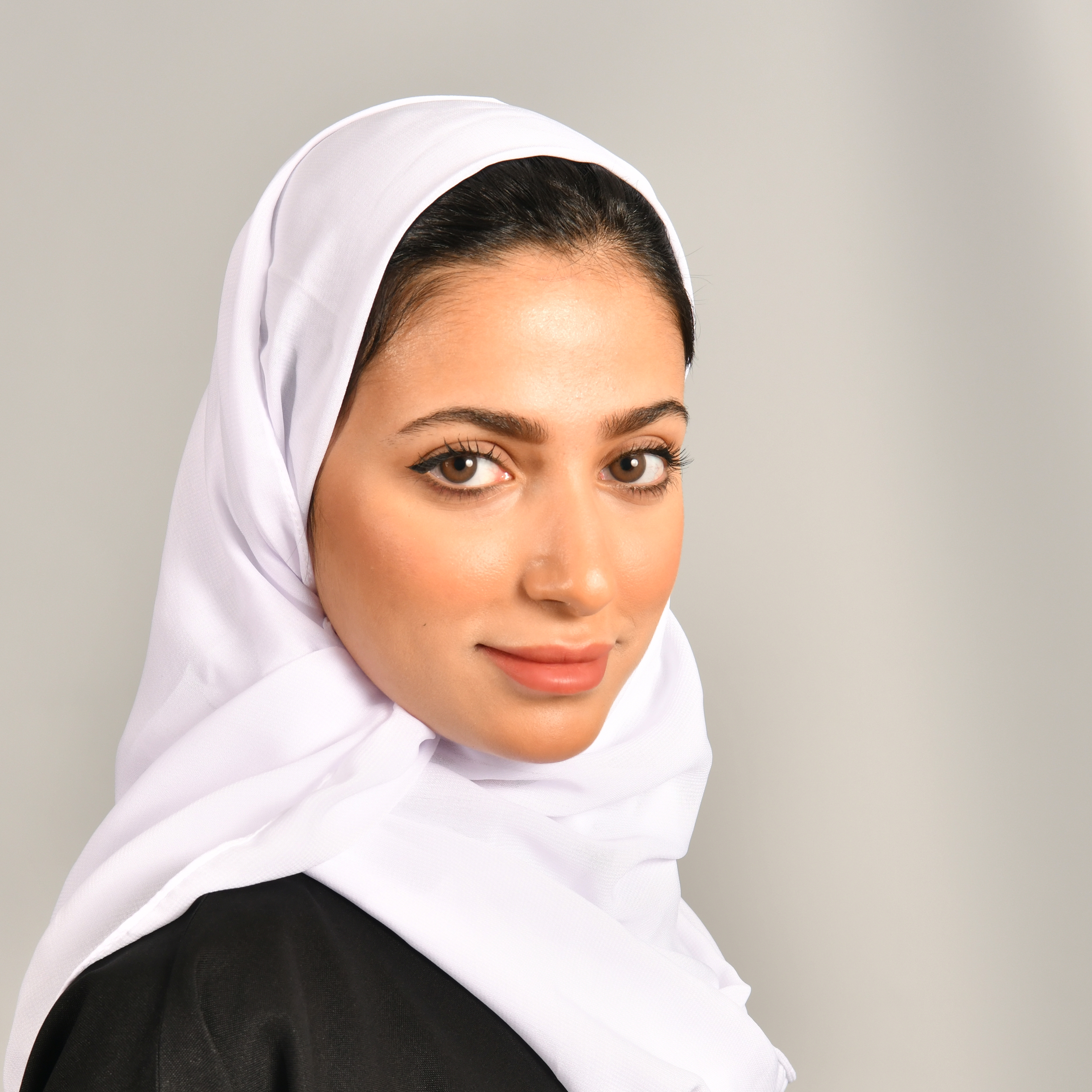  طرحة حرير أبيض 