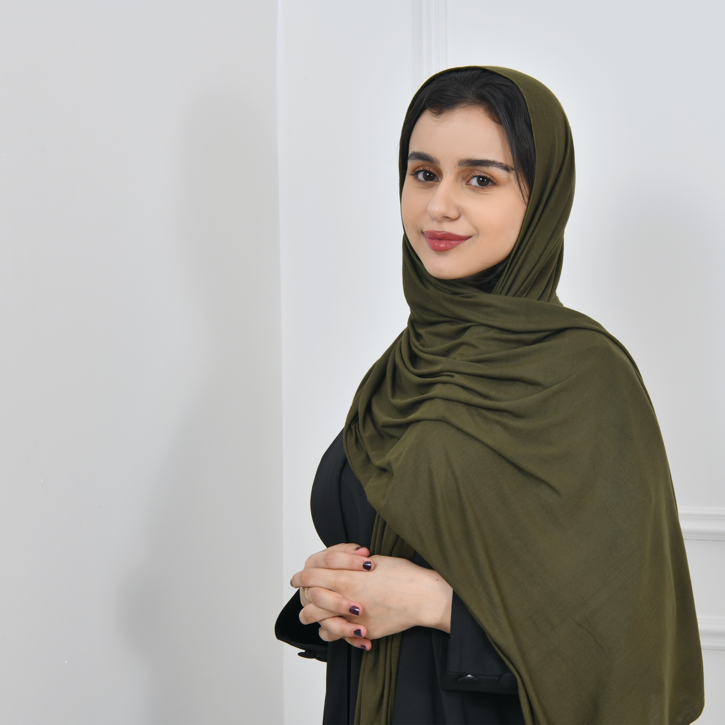  طرحه قطن باللون الأخضر الزيتيي   