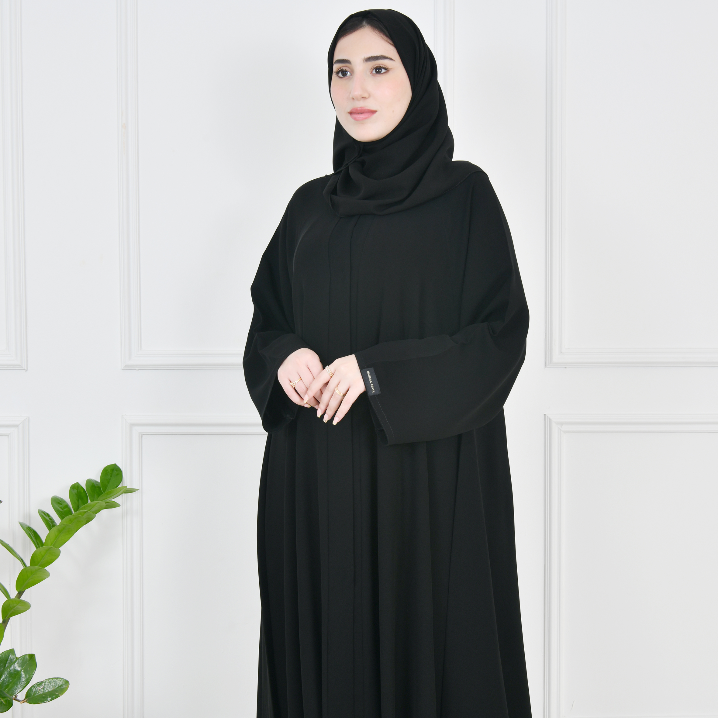  عباية سوداء كلوش مغلقة بطقطق  