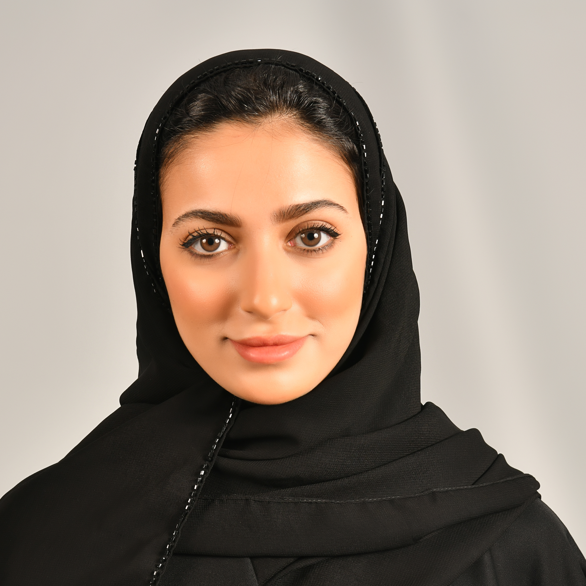  طرحه سوداء بشك أسود  على الحواف 