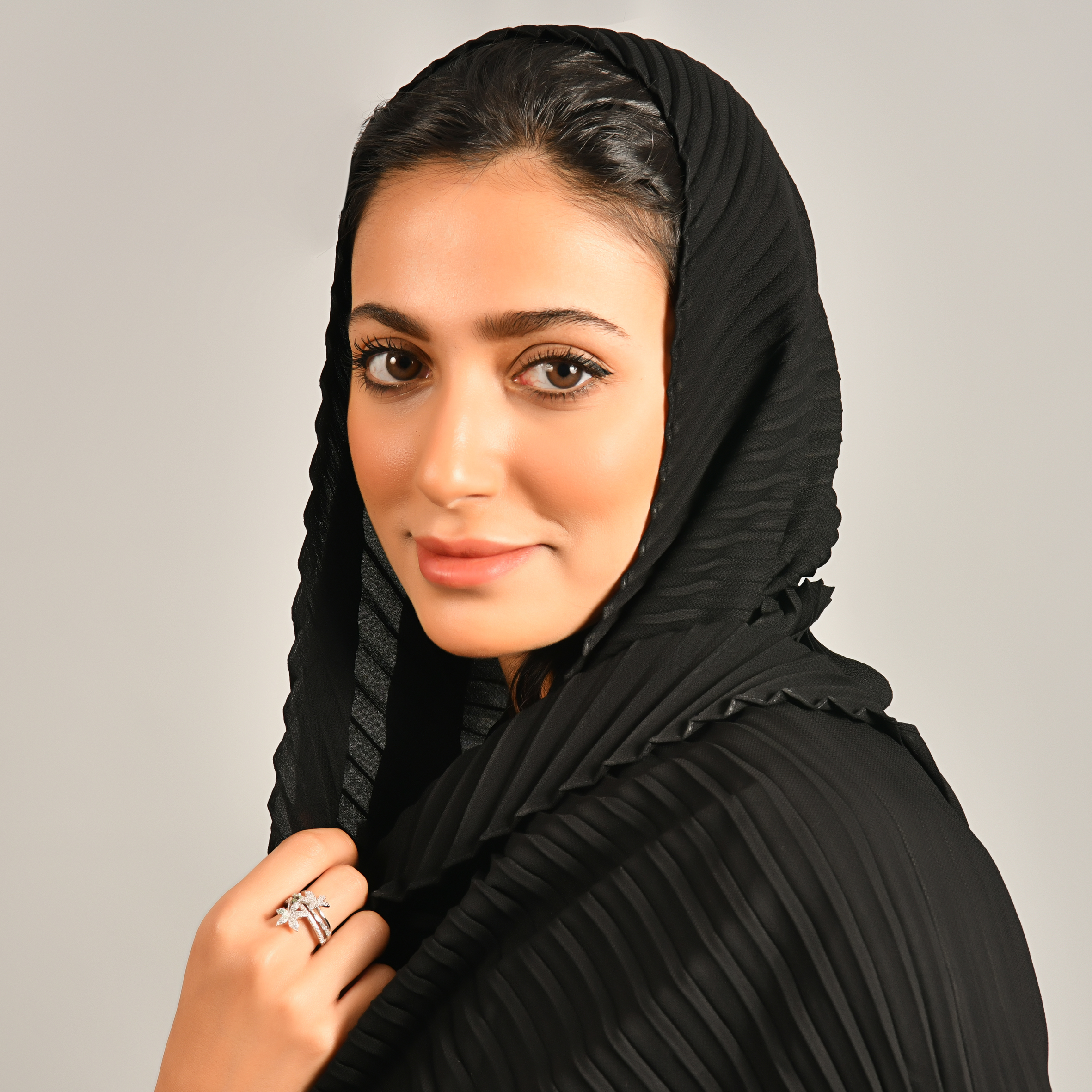  طرحه حرير سوداء بكسرات سهميه  
