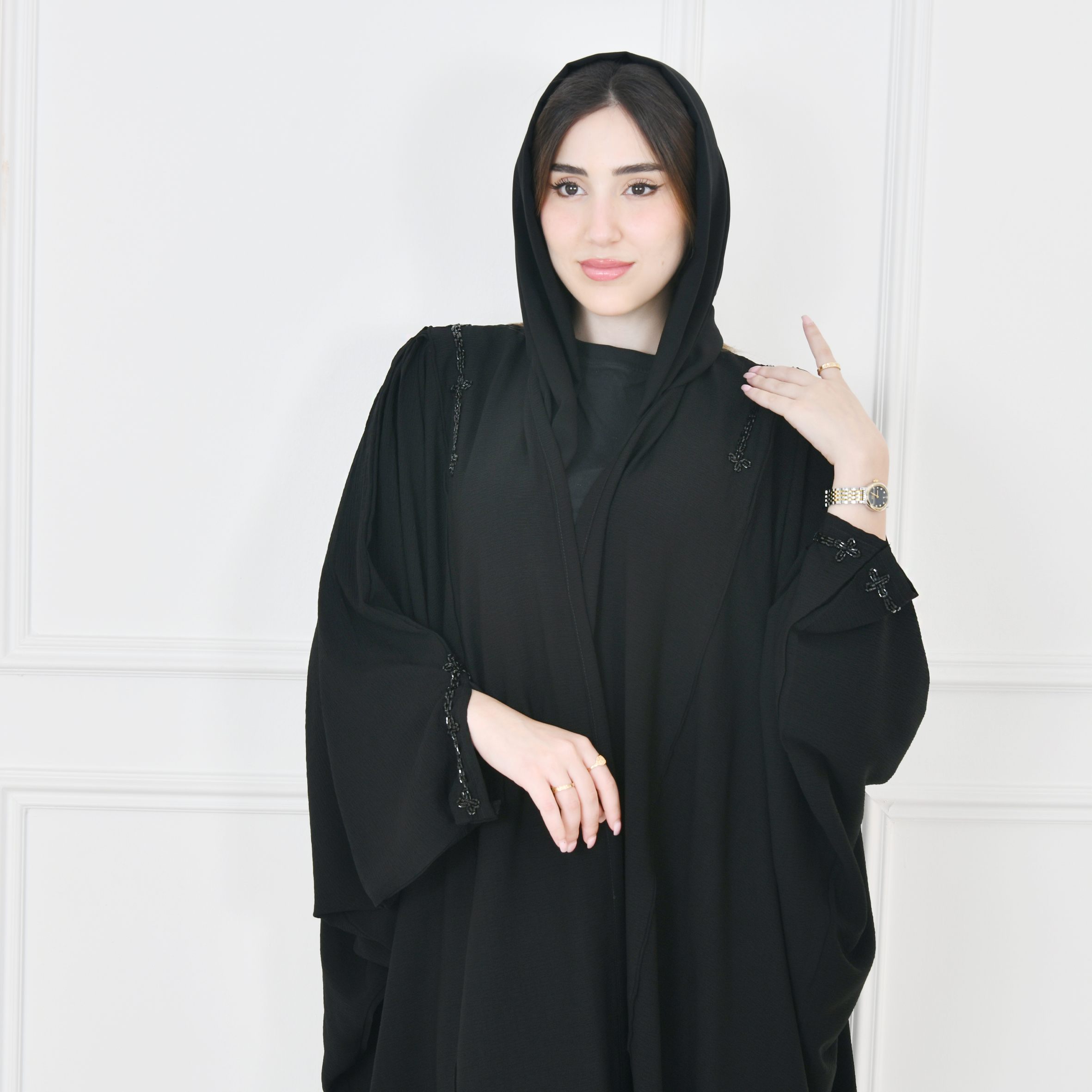  عباية لف سوداء بقصة فراشة بأكمام بف مزينة بشك  