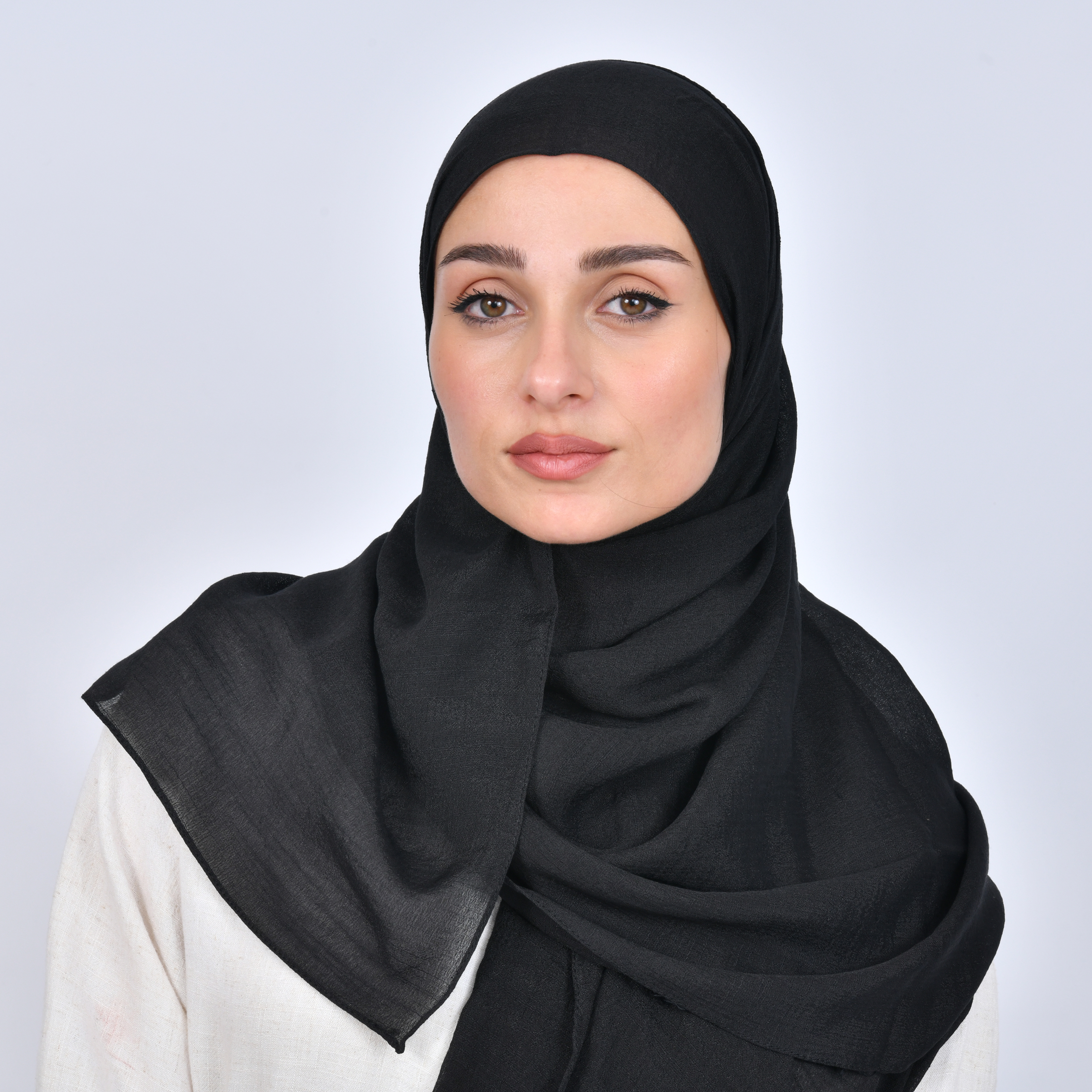  طرحه سوداء بقماش الينن 