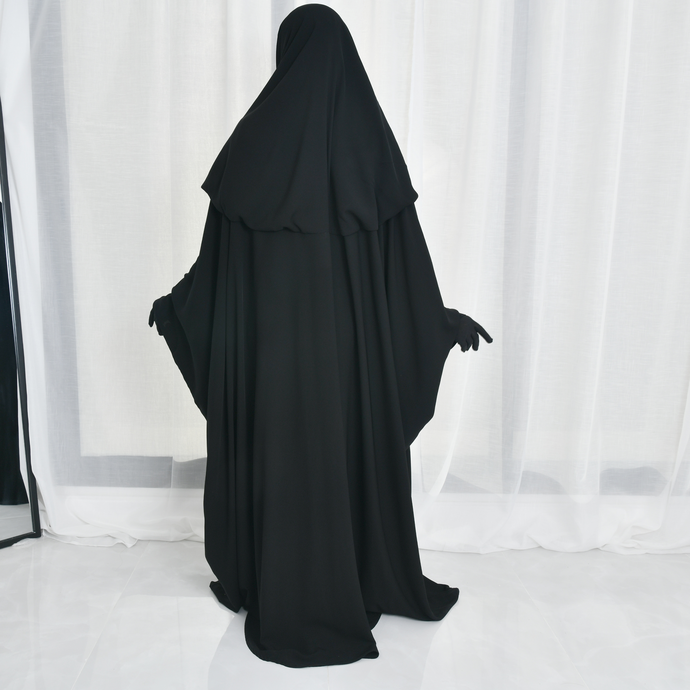  عباية راس موديل سديري طقطق بقصة فراشة واكمام بفتحة اصبع 