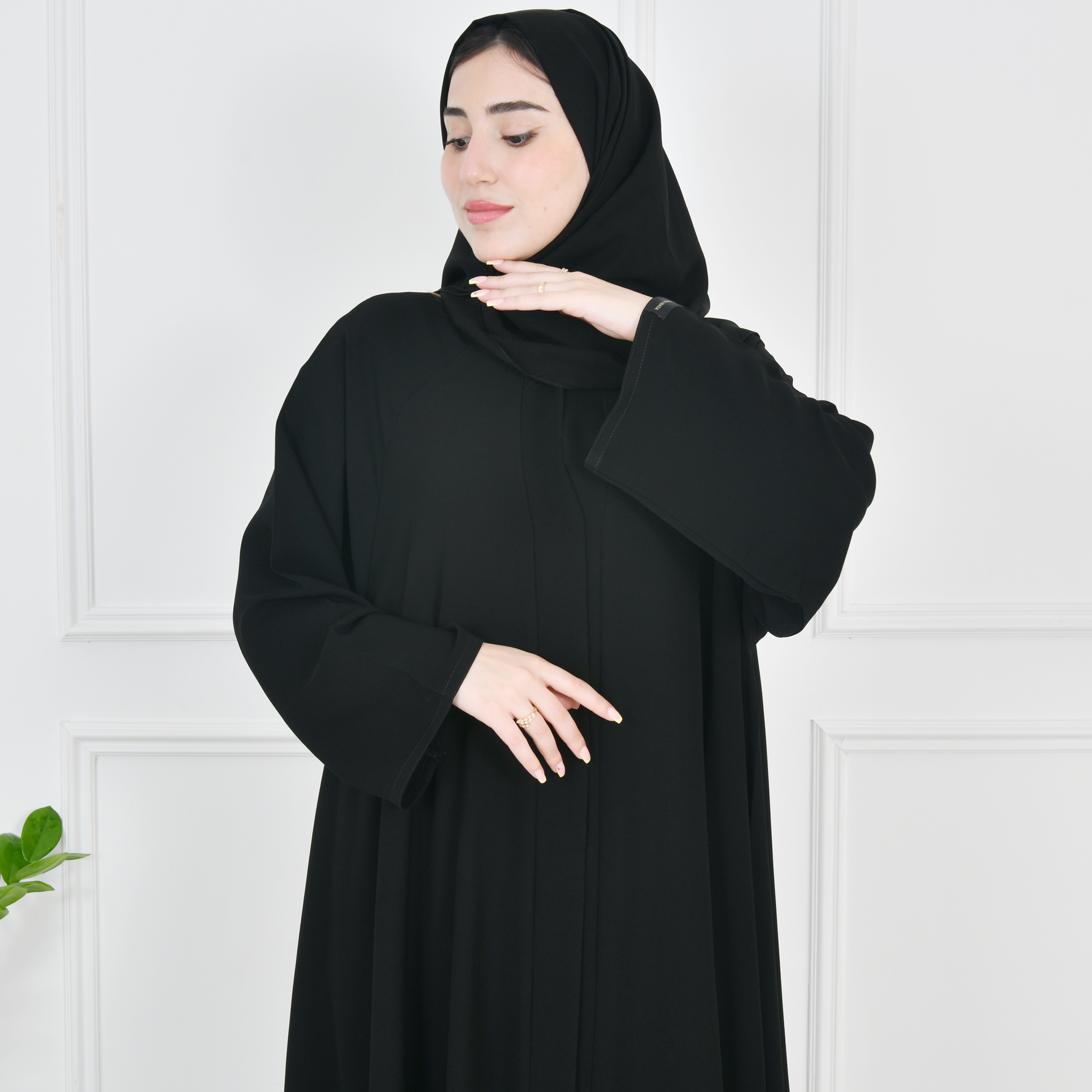  عباية سوداء كلوش مغلقة بطقطق  