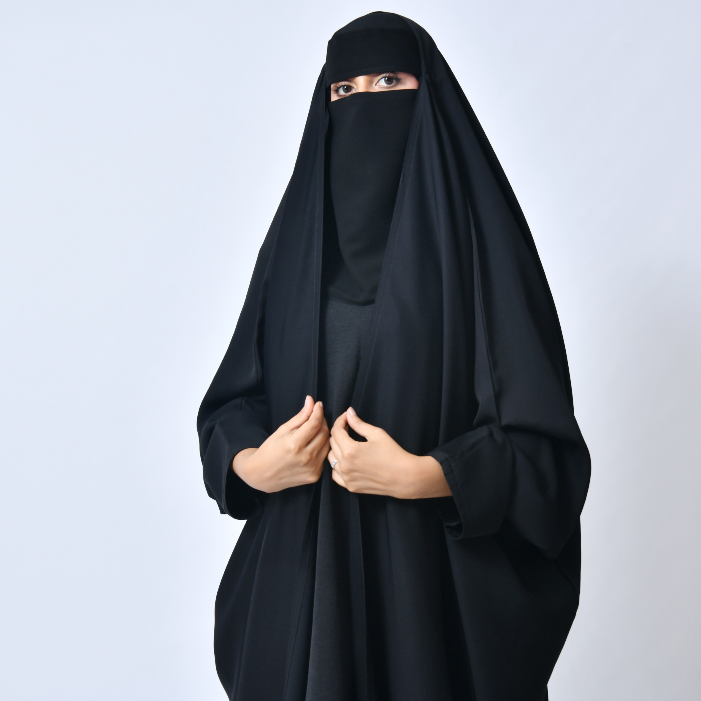 عباية راس مفتوحة بأكمام سادة  