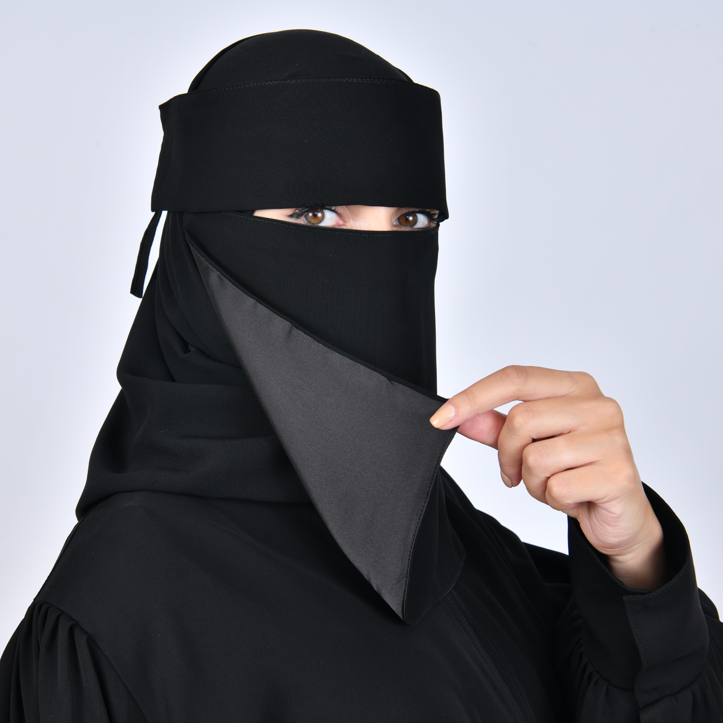  نقاب شمسي متوسط الطول ببطانه حرير و رباط اغلاق 