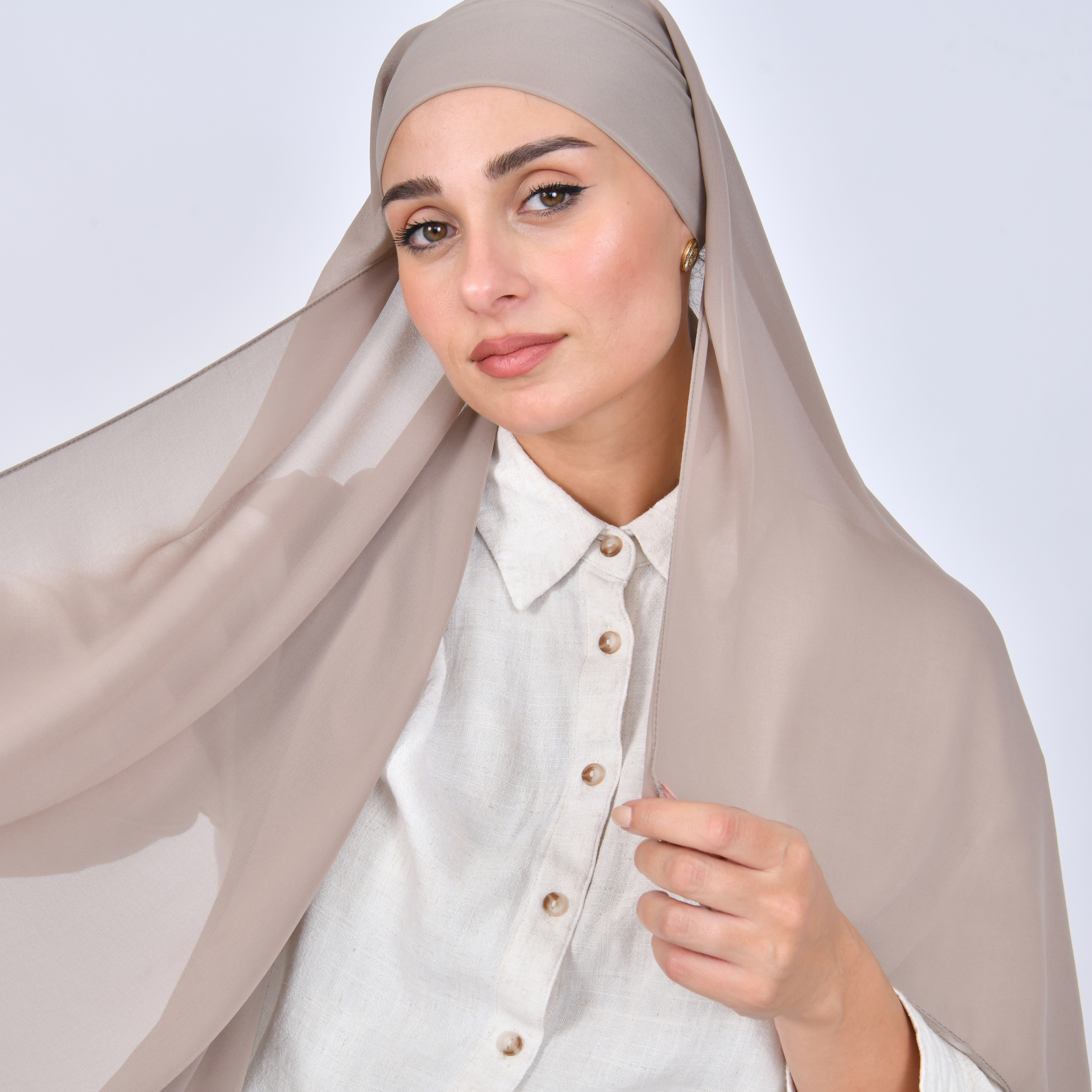  طرحة شيفون بربطة اغلاق - بيج 