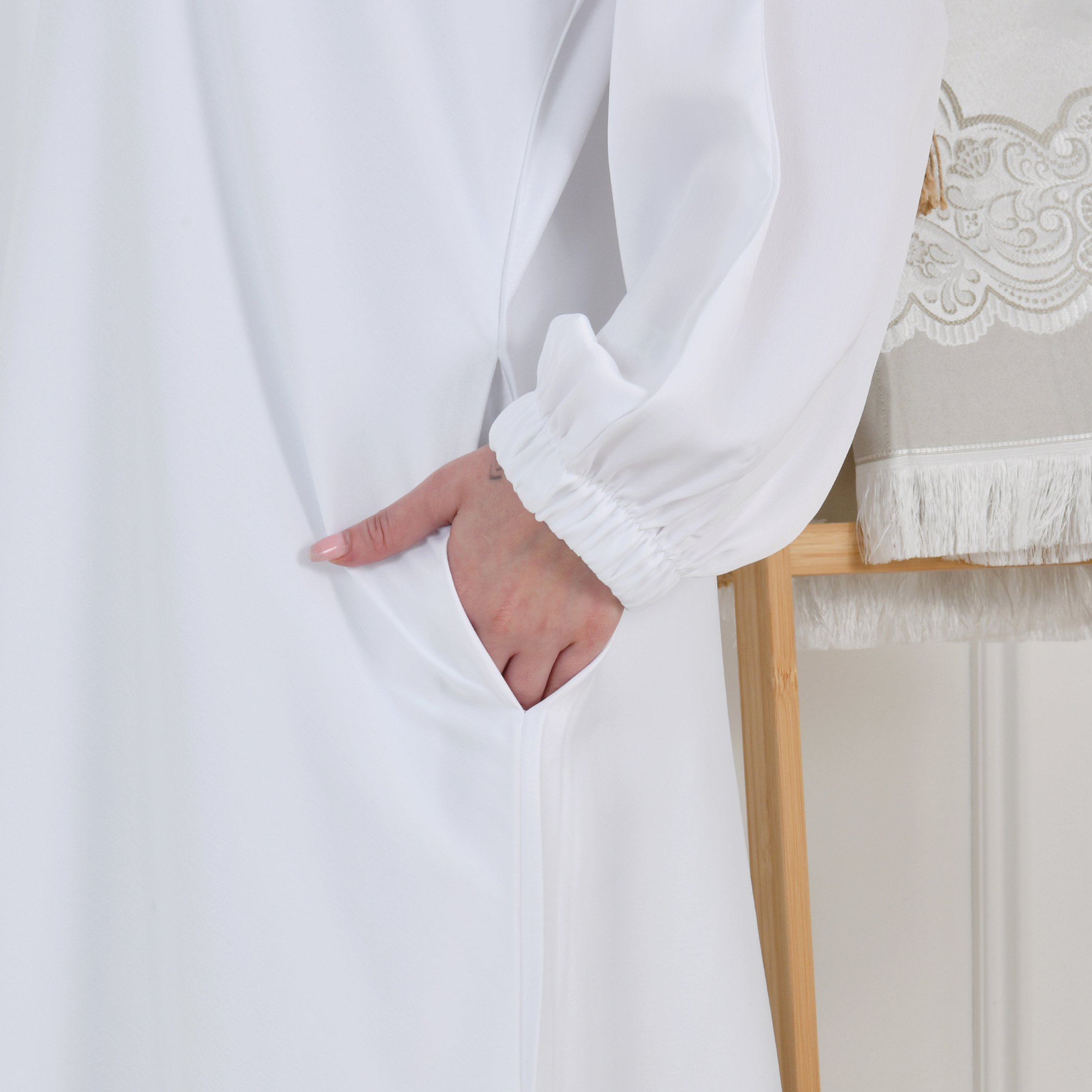  عباية الحج والعمرة كتف  ربع كلوش بكم مزموم وسحاب اغلاق وجيوب مخفية مع بدلة طقم  