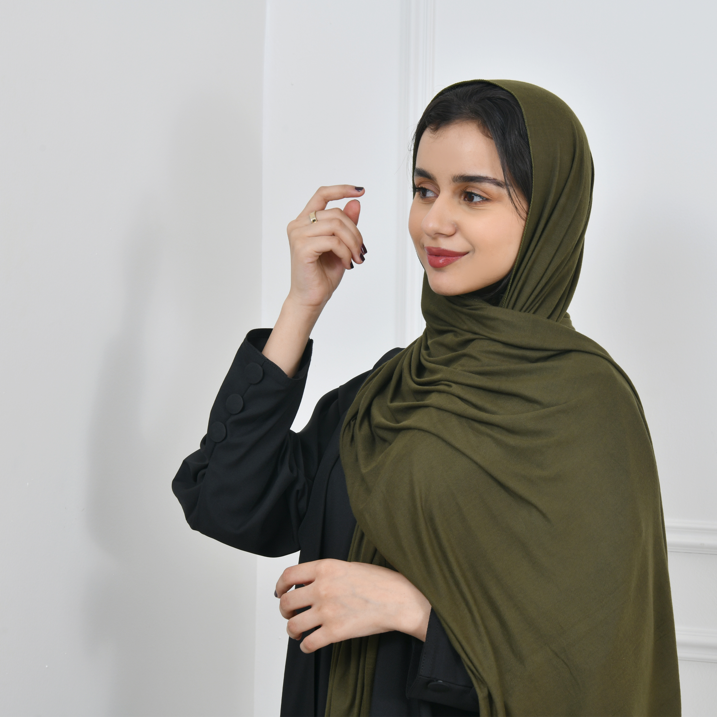  طرحه قطن باللون الأخضر الزيتيي   