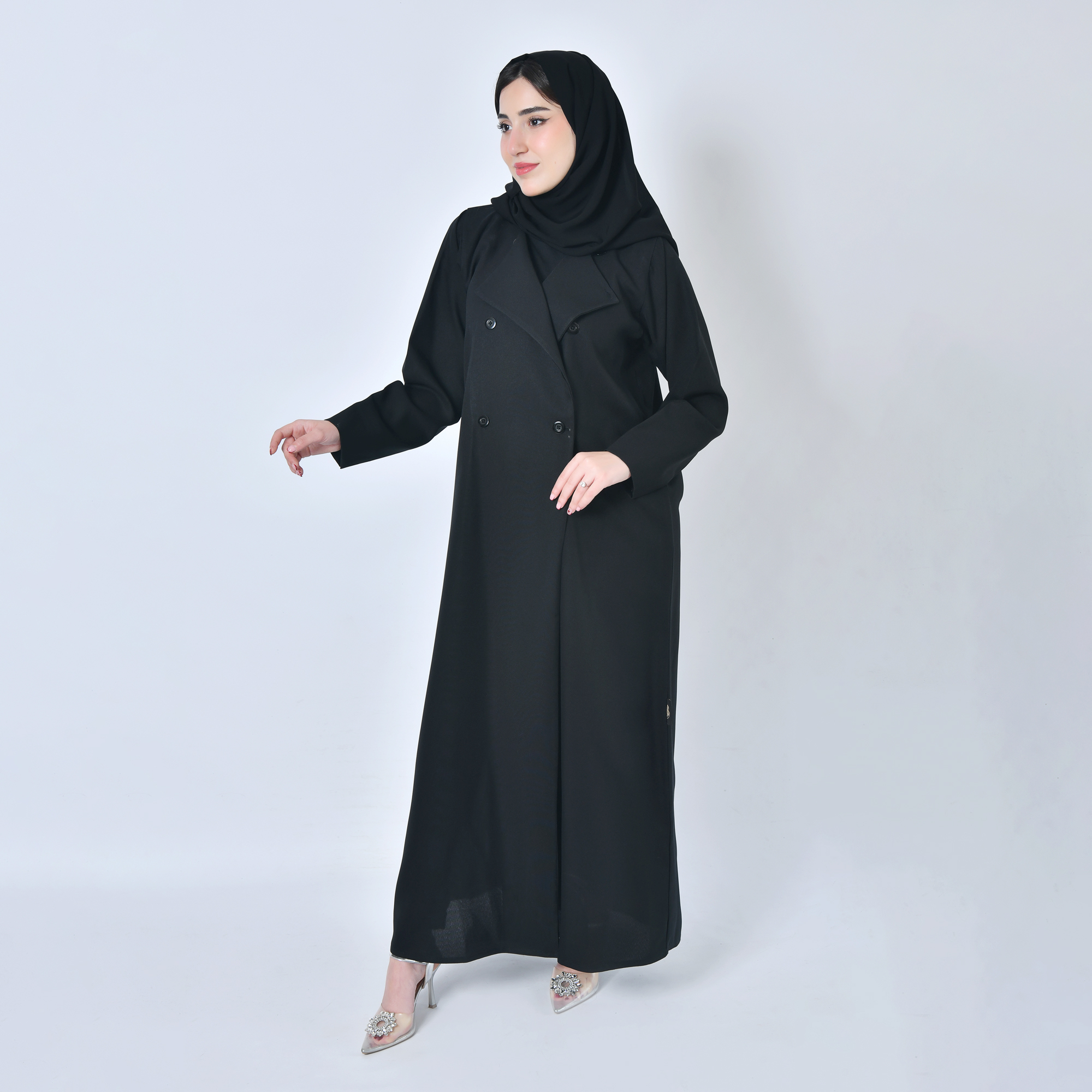  عبايه سوداء رسميه متعدده في طرق الاغلاق بطريقة ابداعيه 