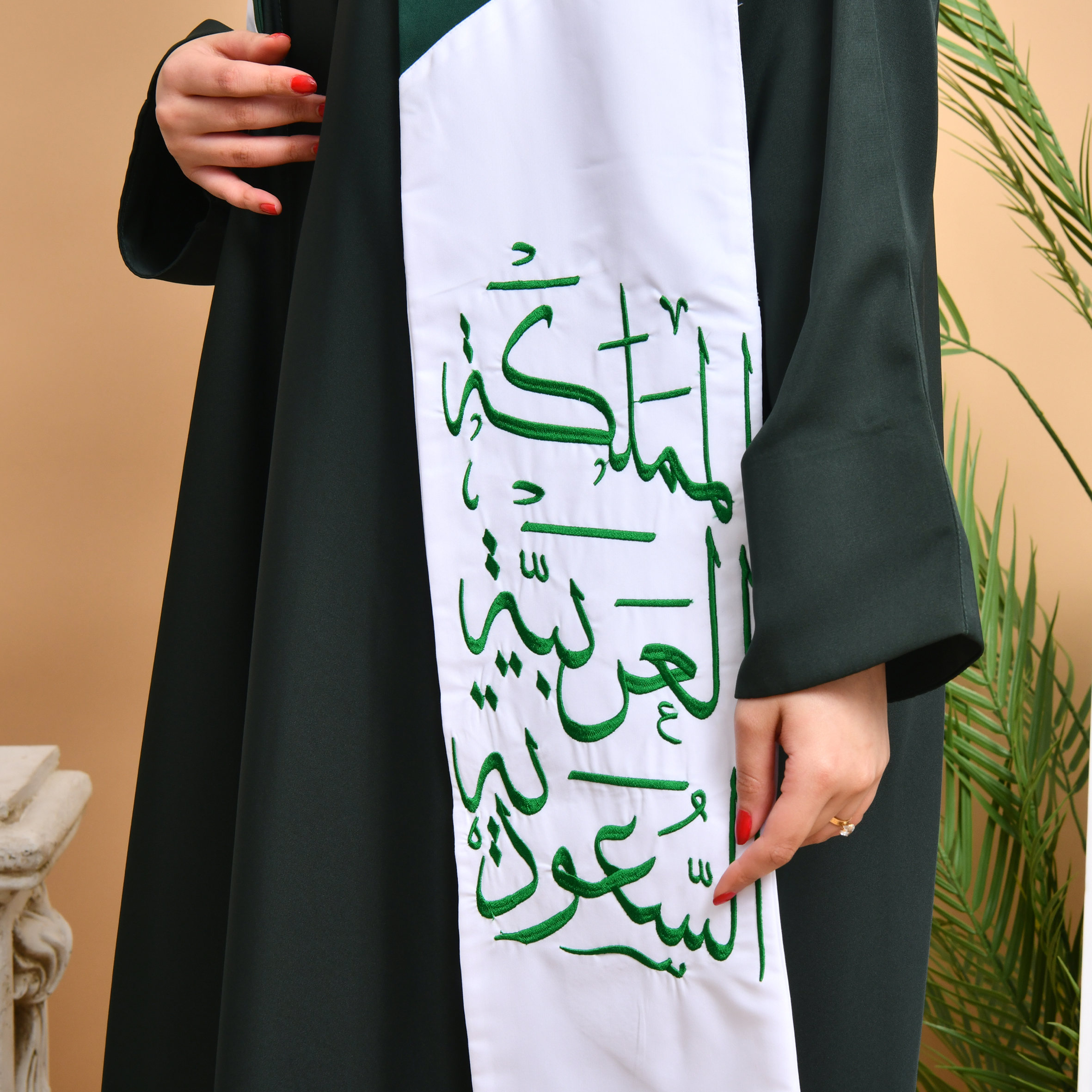 وشاح السعودية بتطريز عبارة النشيد الوطني  