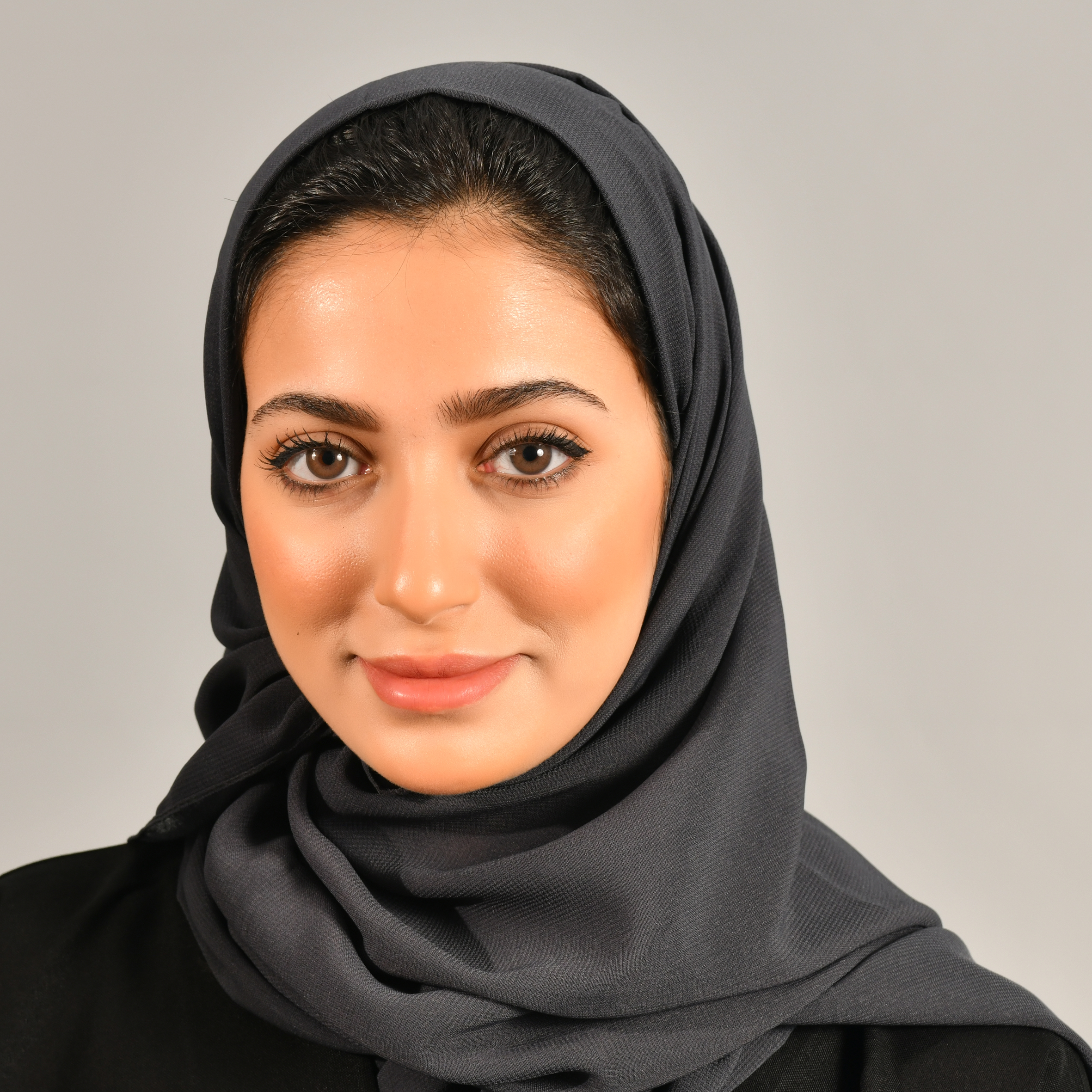  طرحه حرير رمادي ضبابي 