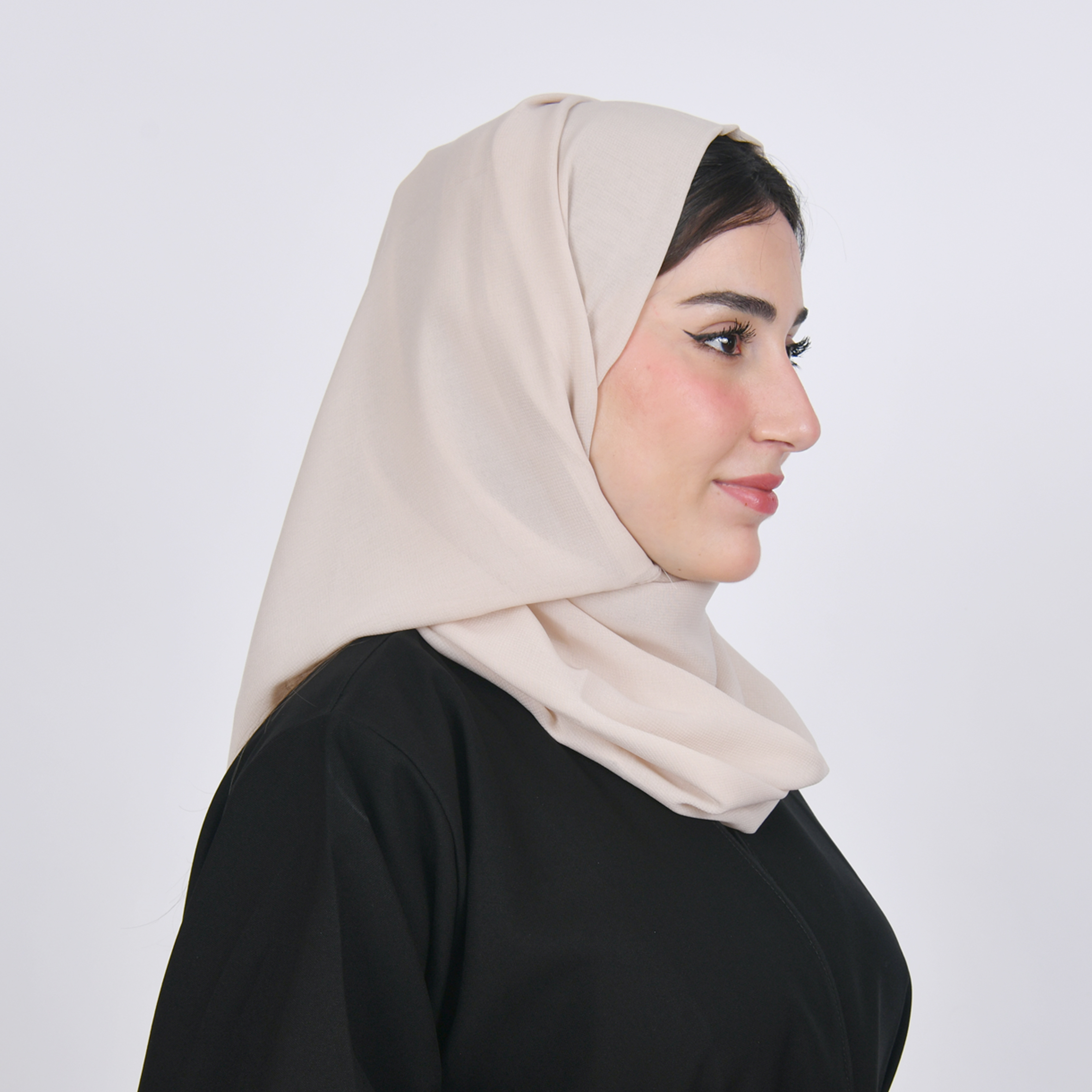  طرحه حرير بلون  كريمي  
