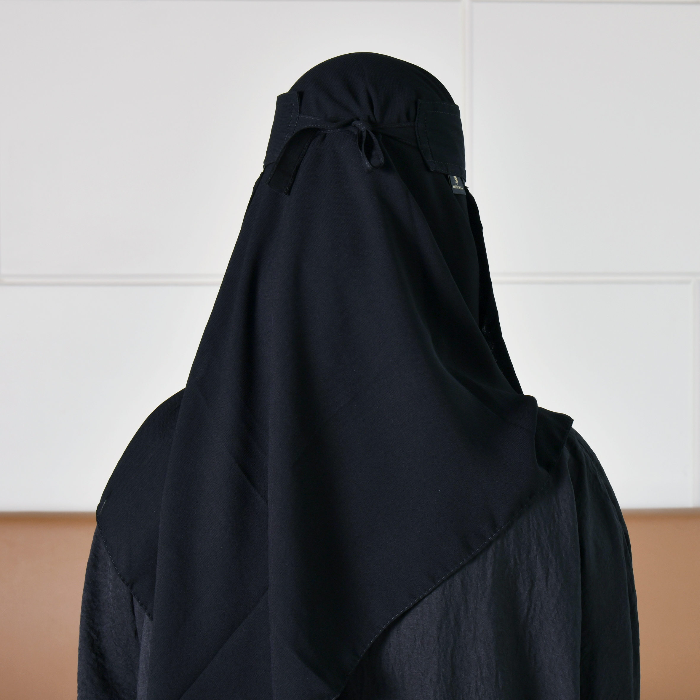  نقاب قصير بمطاطين و ربطة اغلاق بلوقو 