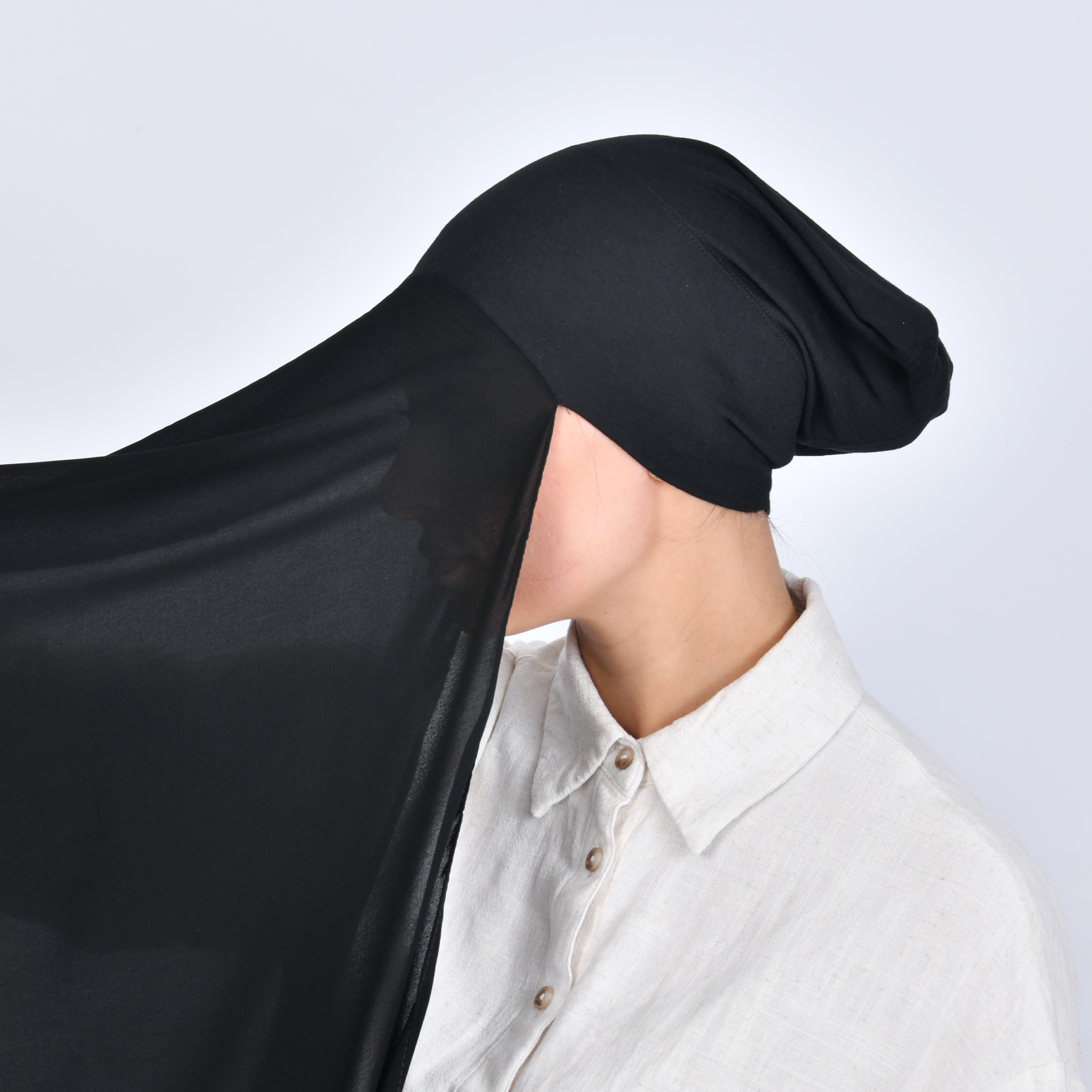  طرحة حرير بقبعة قطنية متصلة - سوداء 