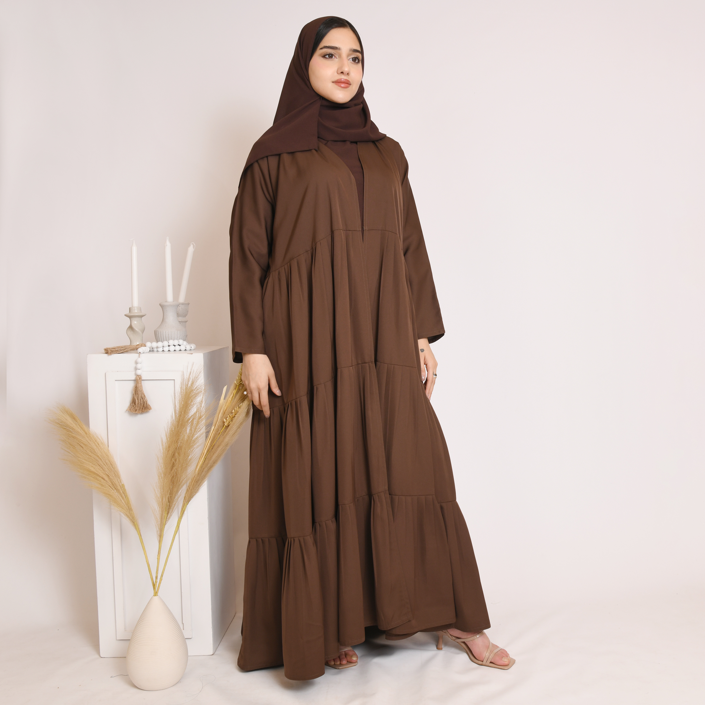 عباية ربع كلوش باللون البني بكسرات  