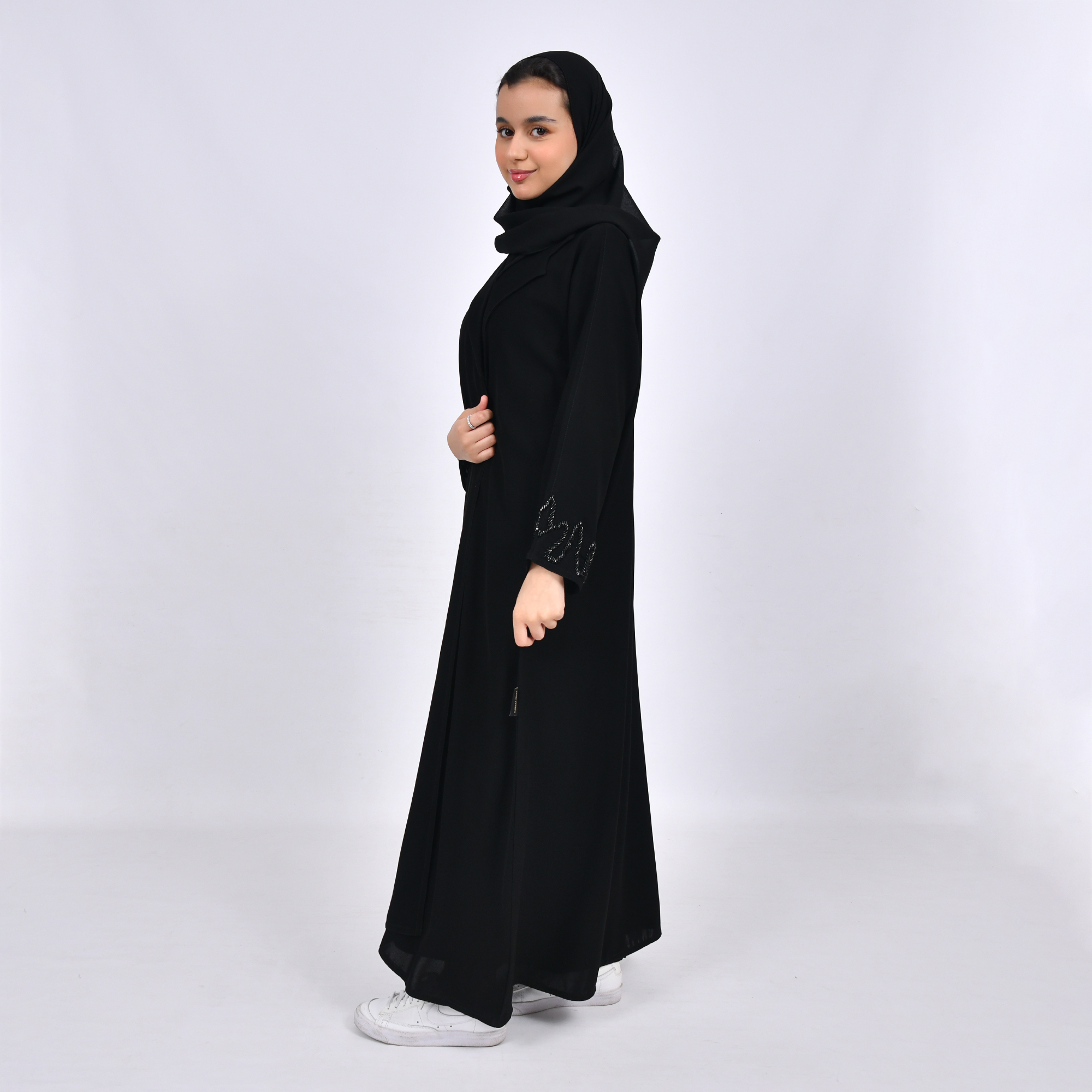  عبايته بناتيه بياقة  رسميه و شك بالأكمام 