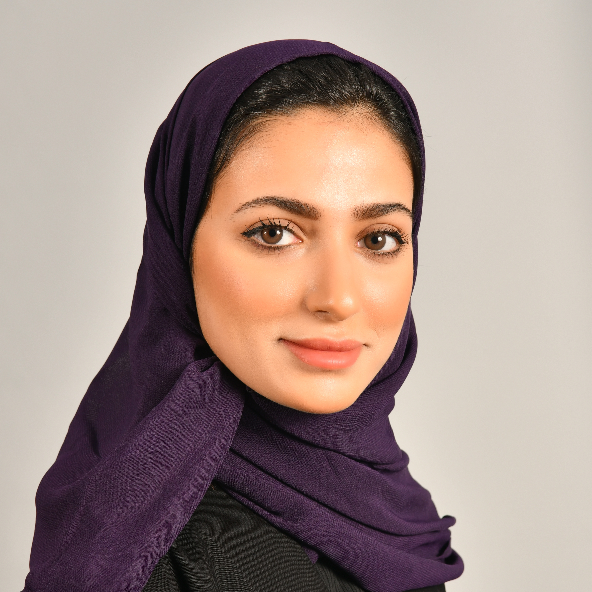  طرحه حرير بلون بنفسج داكن 