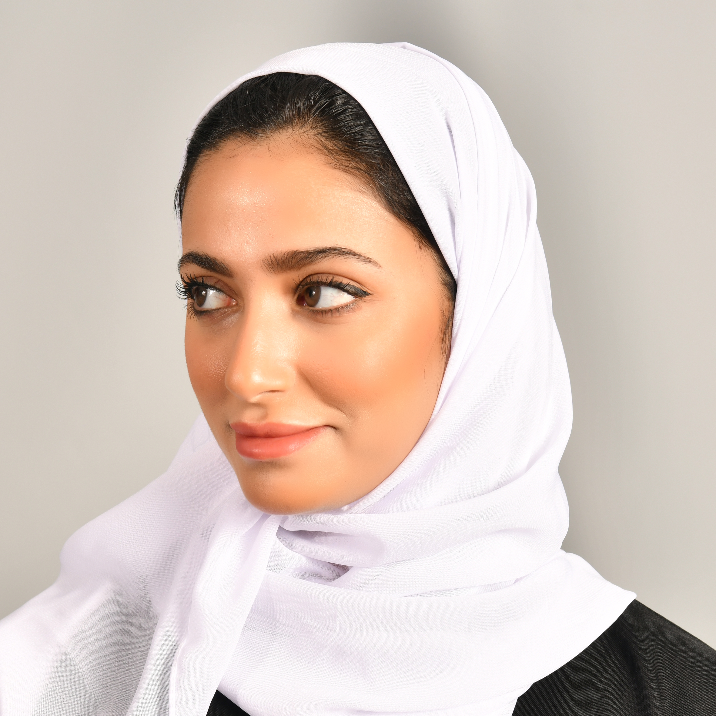  طرحة حرير أبيض 
