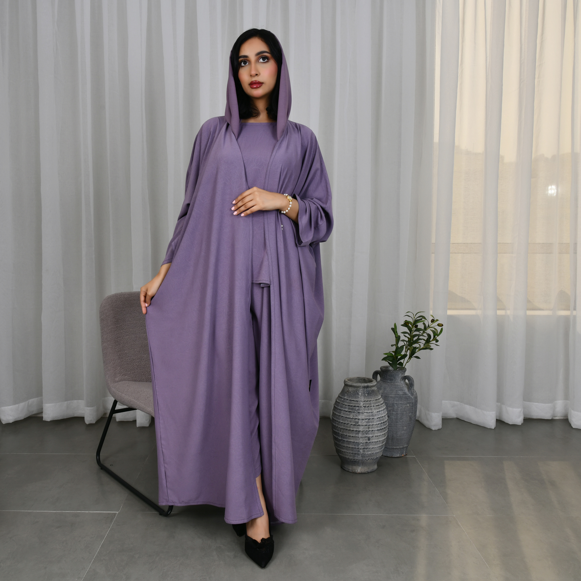  عباية صيفية بقصة نص بشت باللون البنفسجي 