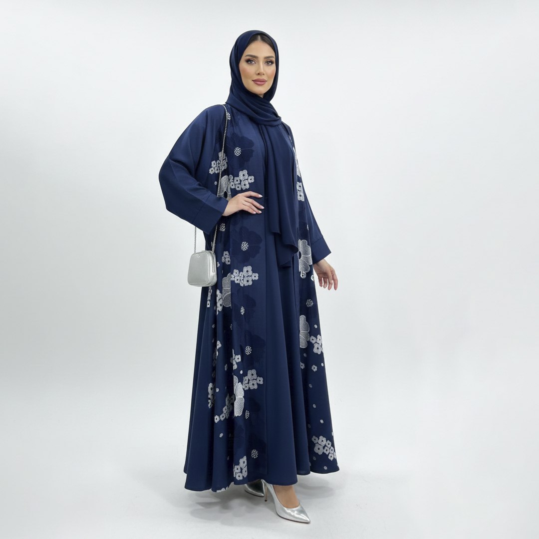  عباية باللون الكحلي موديل كلوش مزينة بتطريز 