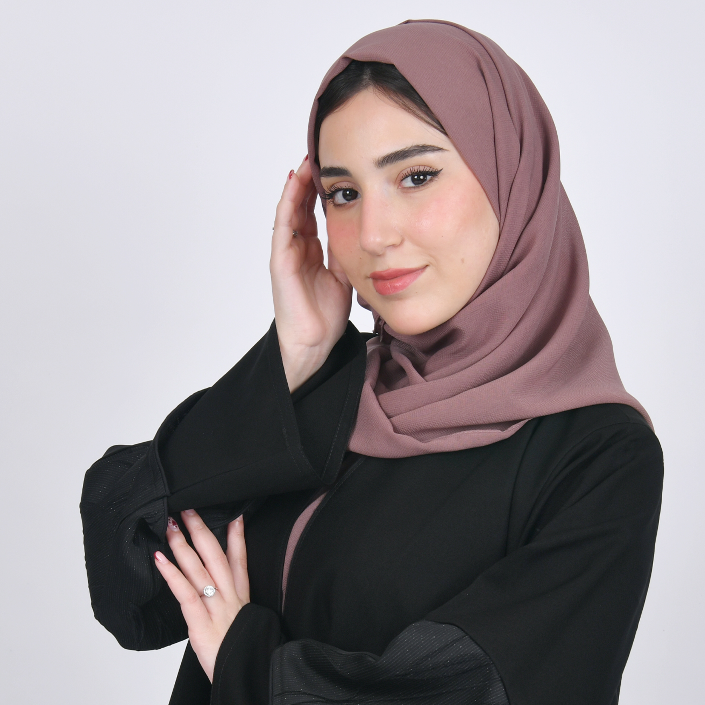  طرحه حرير بلون لحمي  