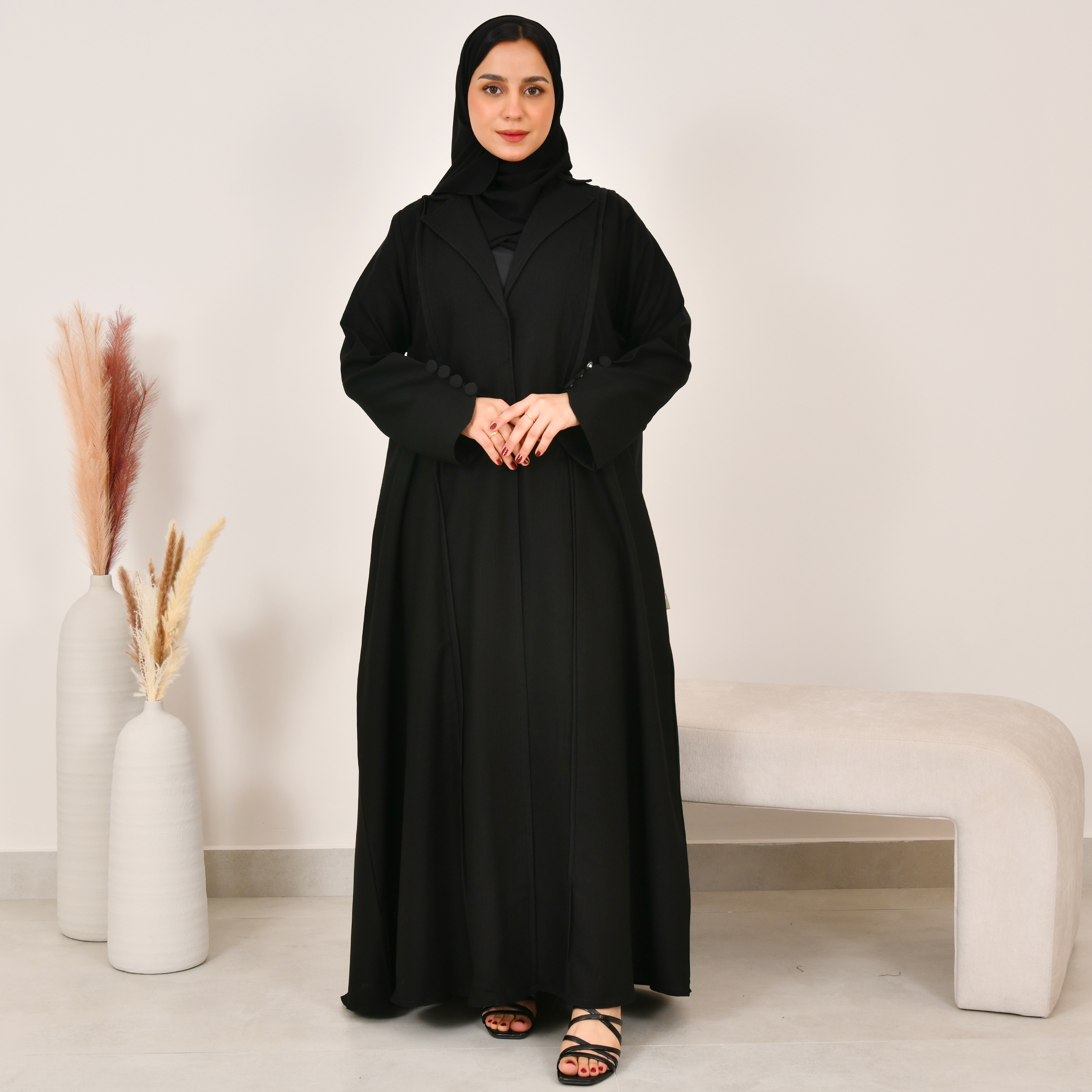  عباية بليزر ربع كلوش مزين بأزرار على الاكمام 
