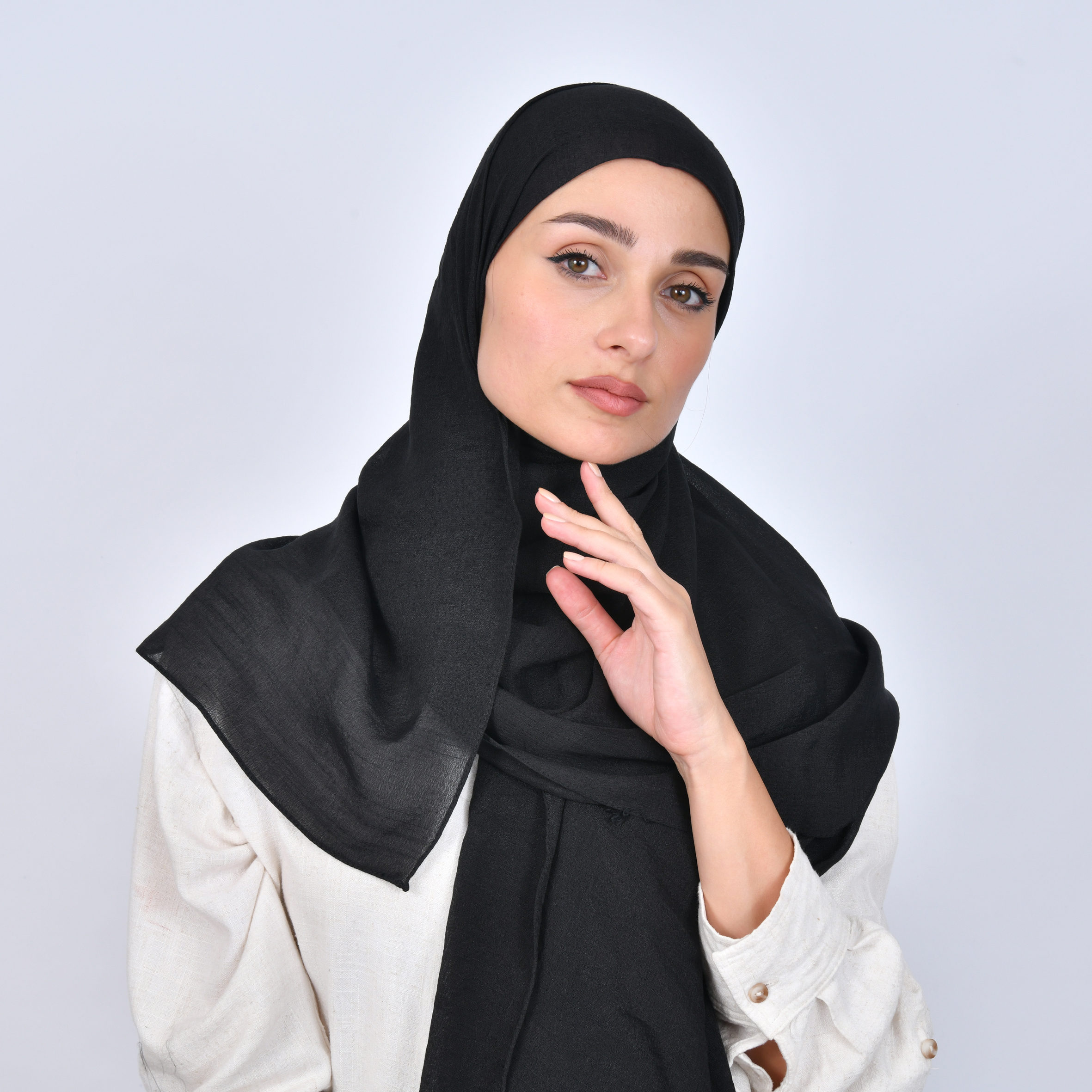  طرحه سوداء بقماش الينن 
