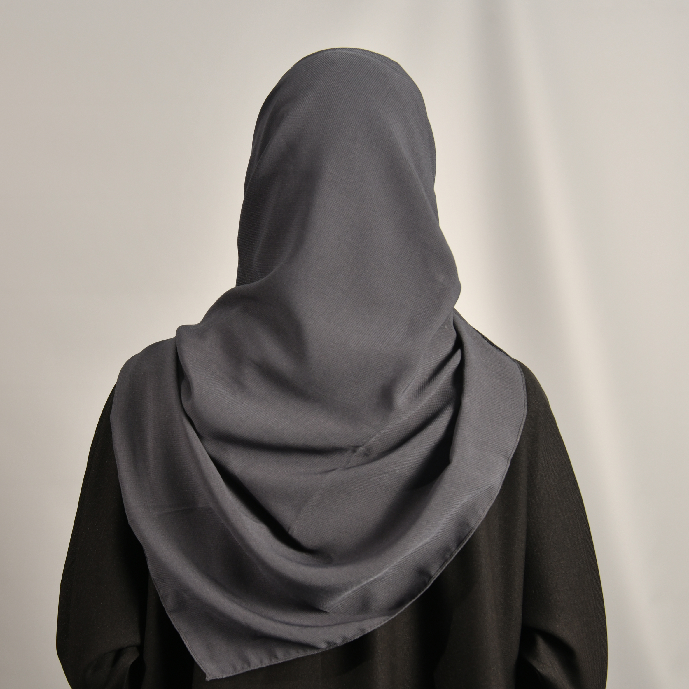  طرحه حرير رمادي ضبابي 